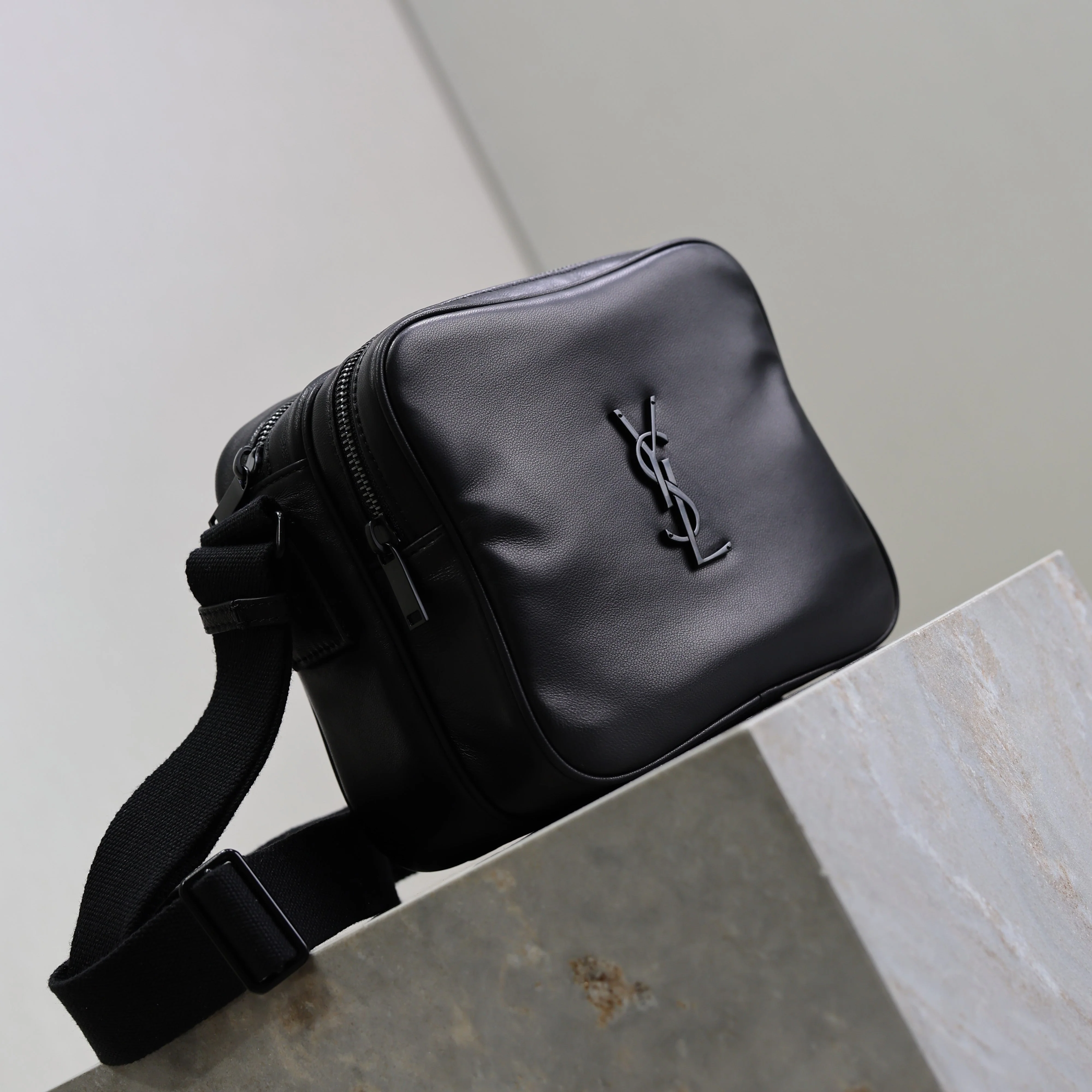 Saint Laurent YSL Niki Camera Bag 19.5cm Black Lamskin HW