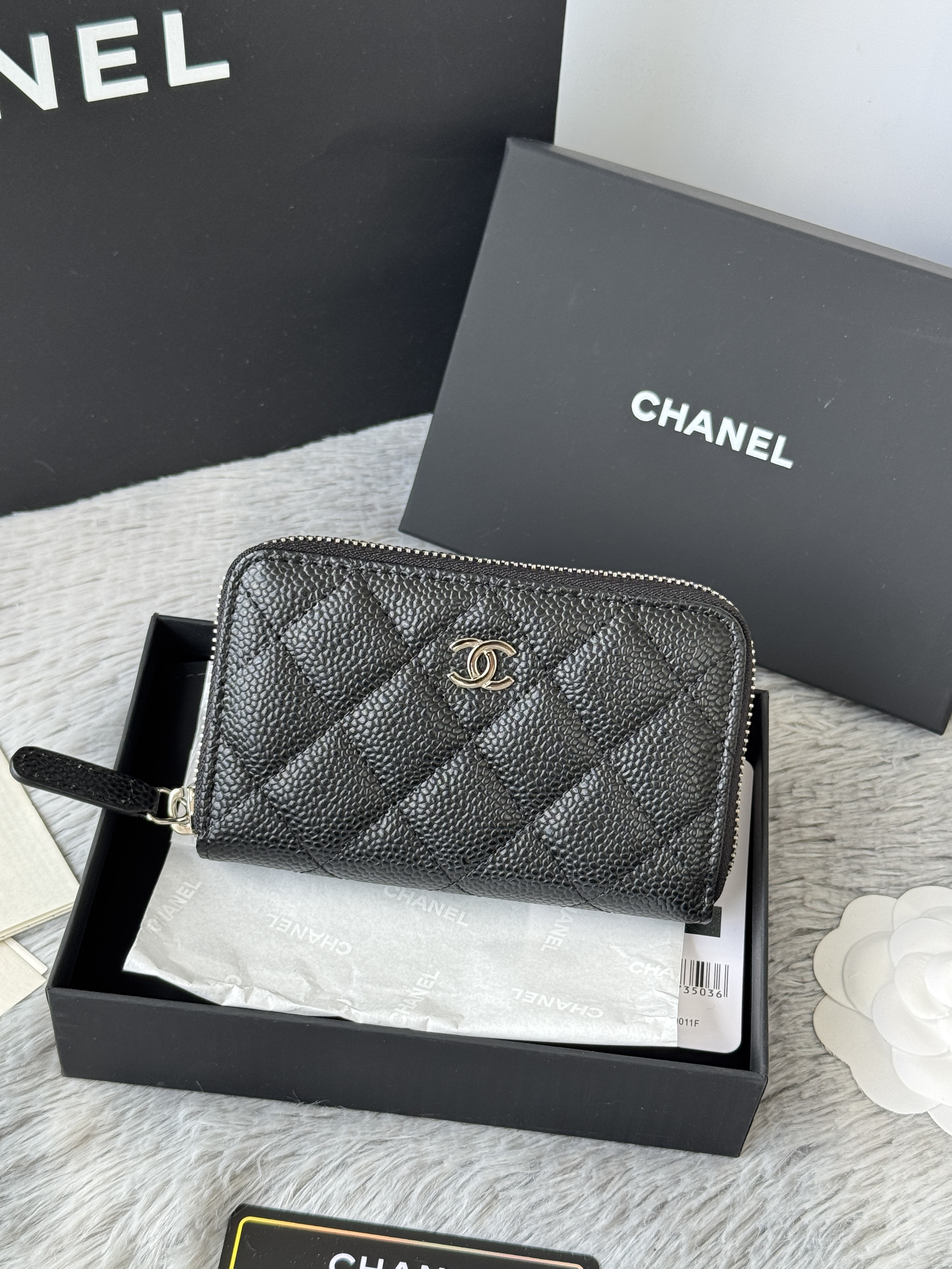 Chanel Zipped Coin and Card holder in Black Grained calfskin