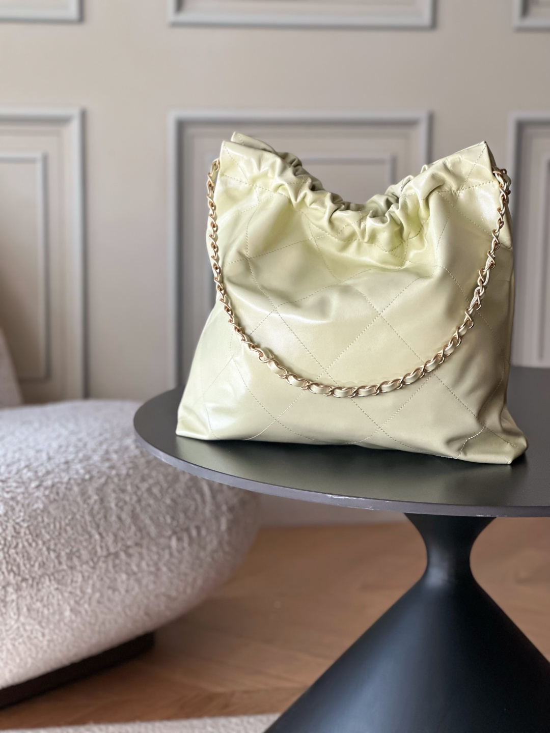 Chanel 22 Medium Handbag in Yellow Shiny Calfskin AS3261