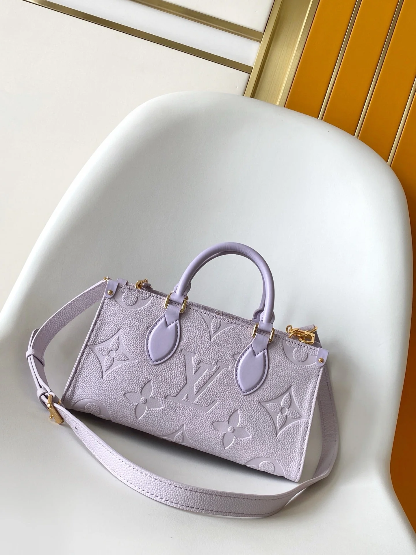 Louis Vuitton LV M15192 OnTheGo East West Tote 25cm Taro Purple Embossed Grain Cowhide GHW