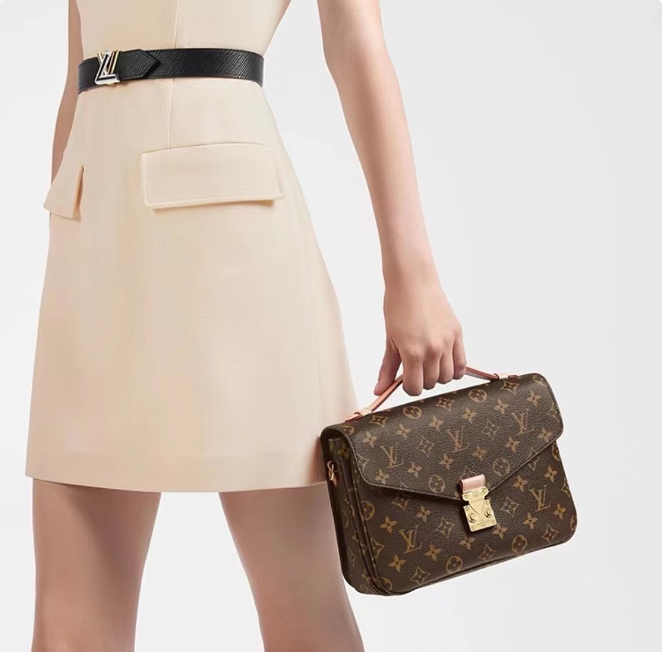 Louis Vuitton LV Pochette Metis East West M44875