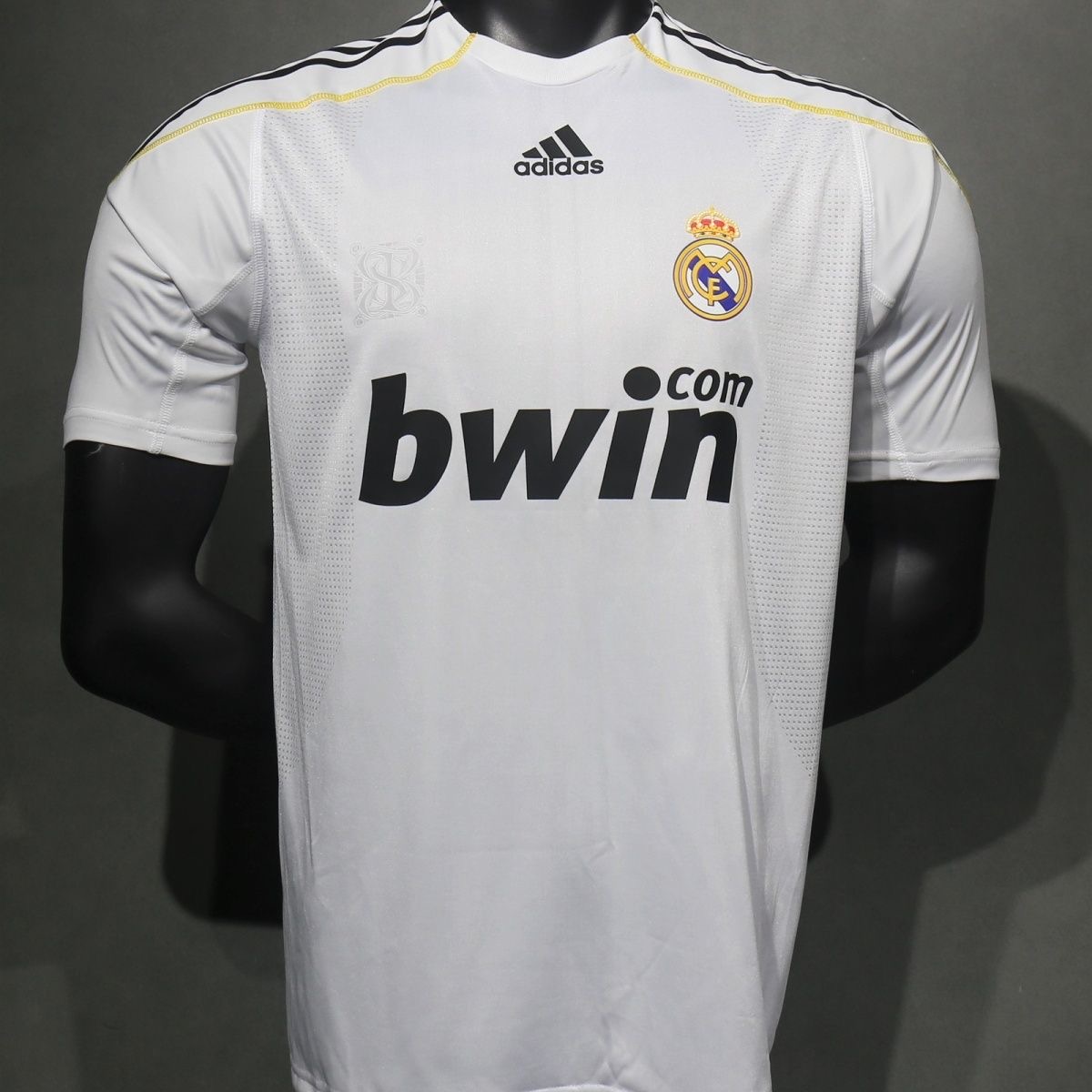 09-10 Real Mαdrid Home Retro Player