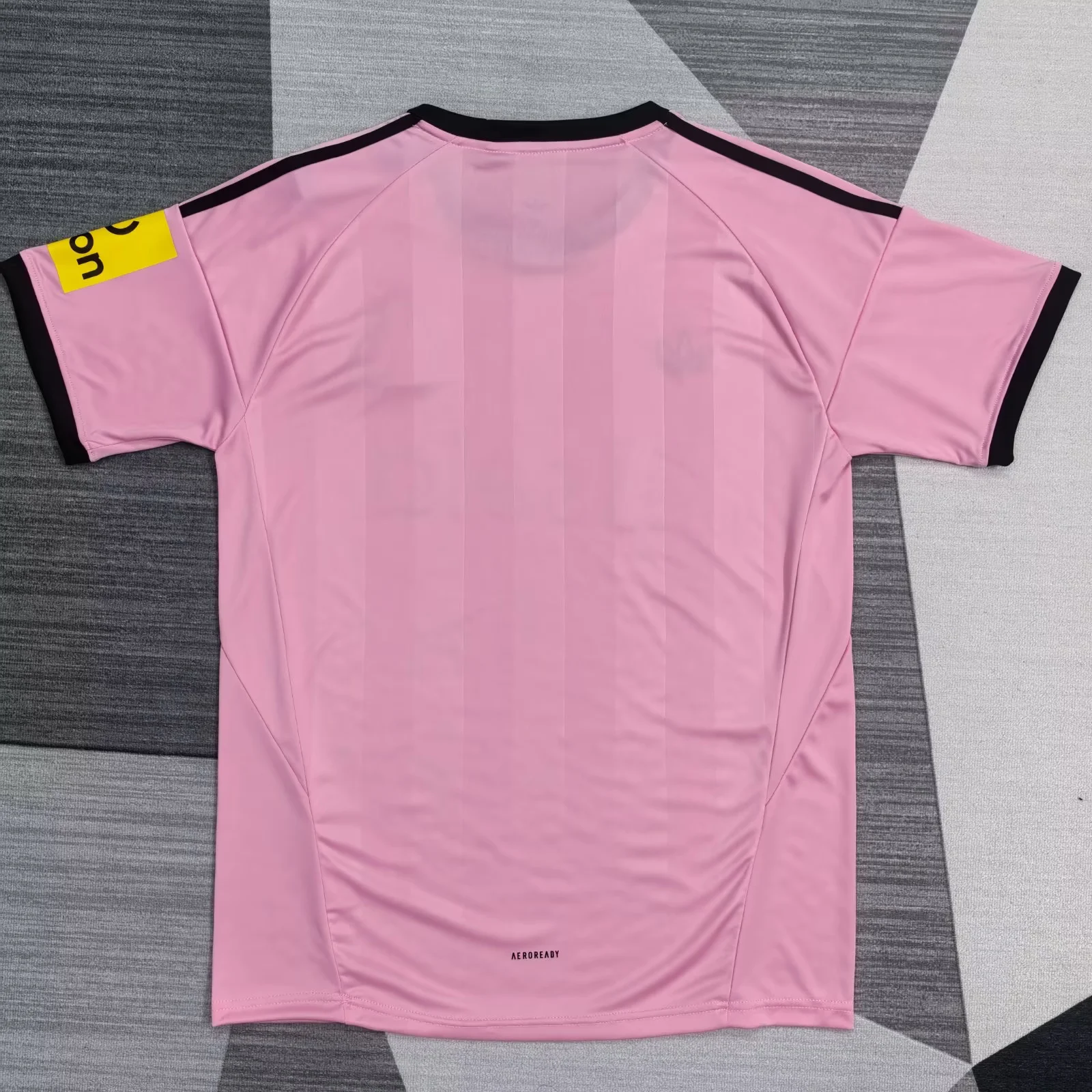 2026-27 Newcastle Goalkeeper Pink Fans Football Shirt 1:1 Thai Quality