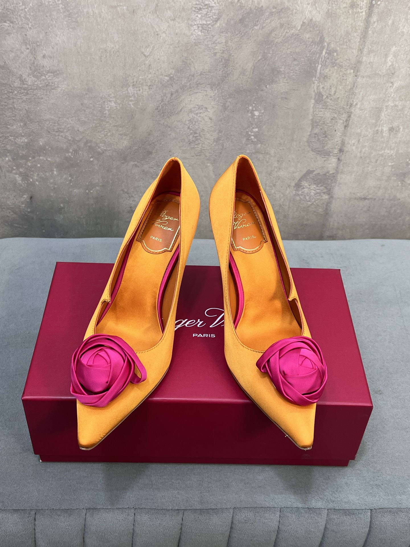Roger Vivier Rose Vivier Lace Pump