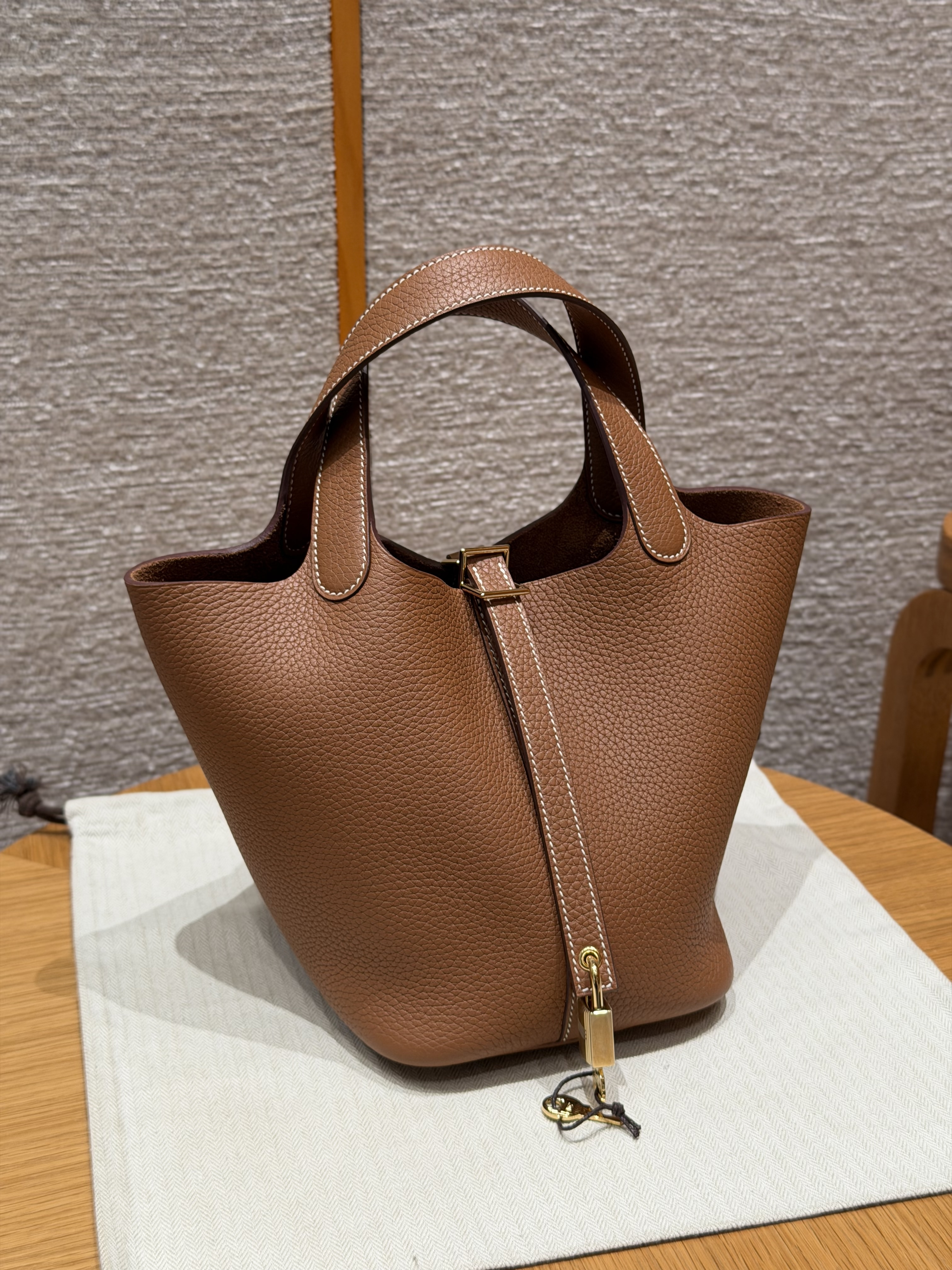 Hermes Gold Clemence Picotin 18