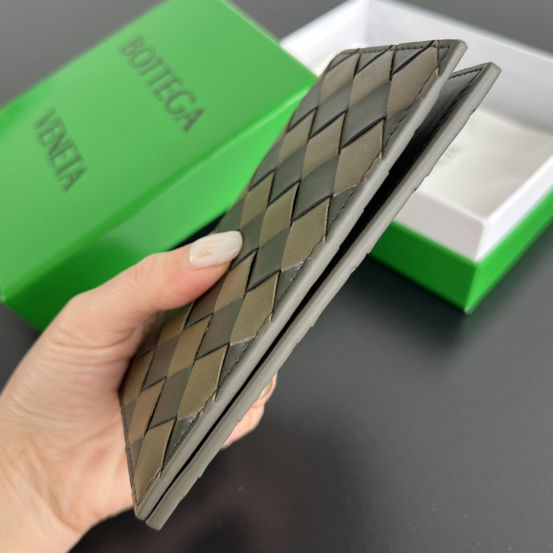 Bottega Veneta Passport Holder in  Intreccio Leather