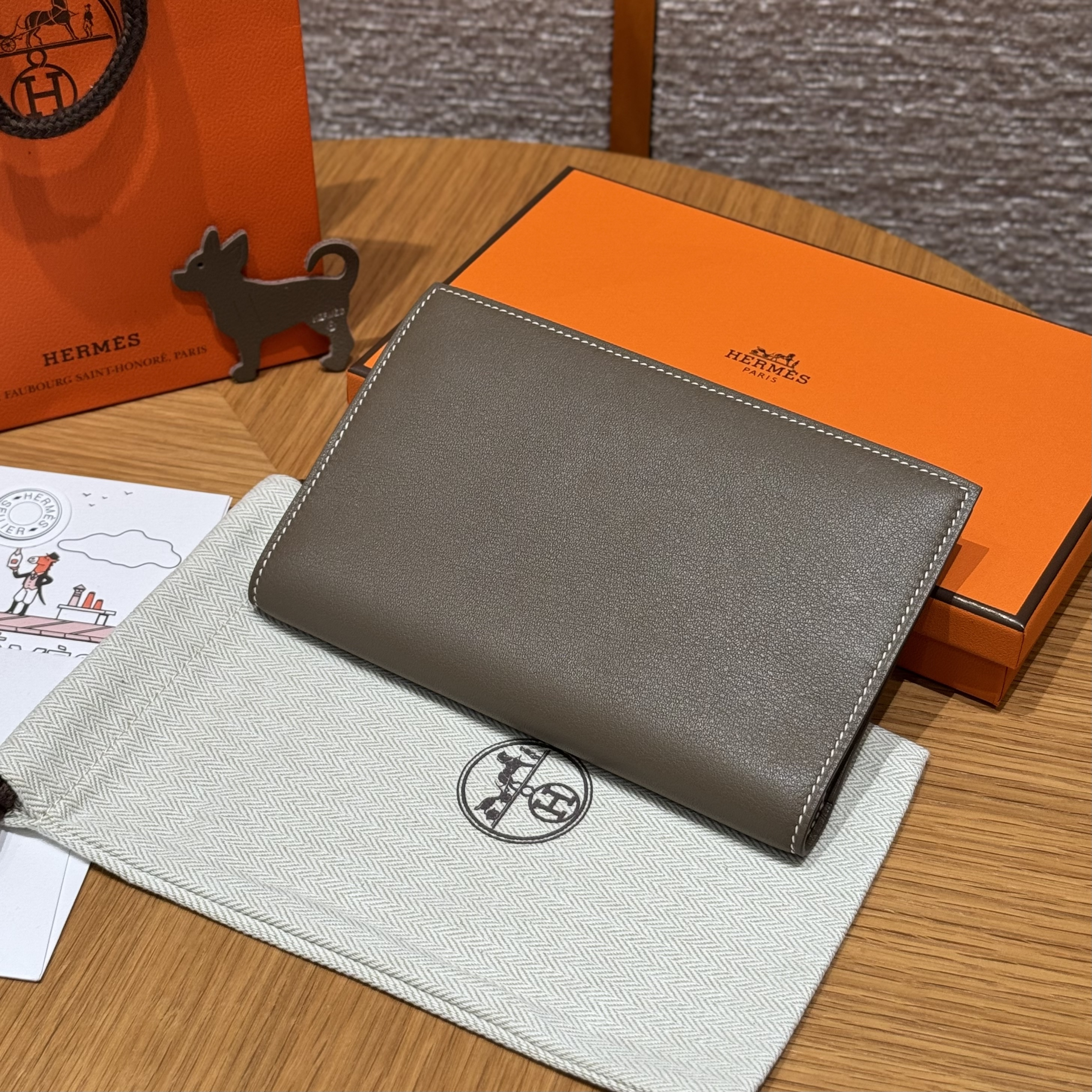 Hermes Etoupe Swift Eazip PM verso book cover