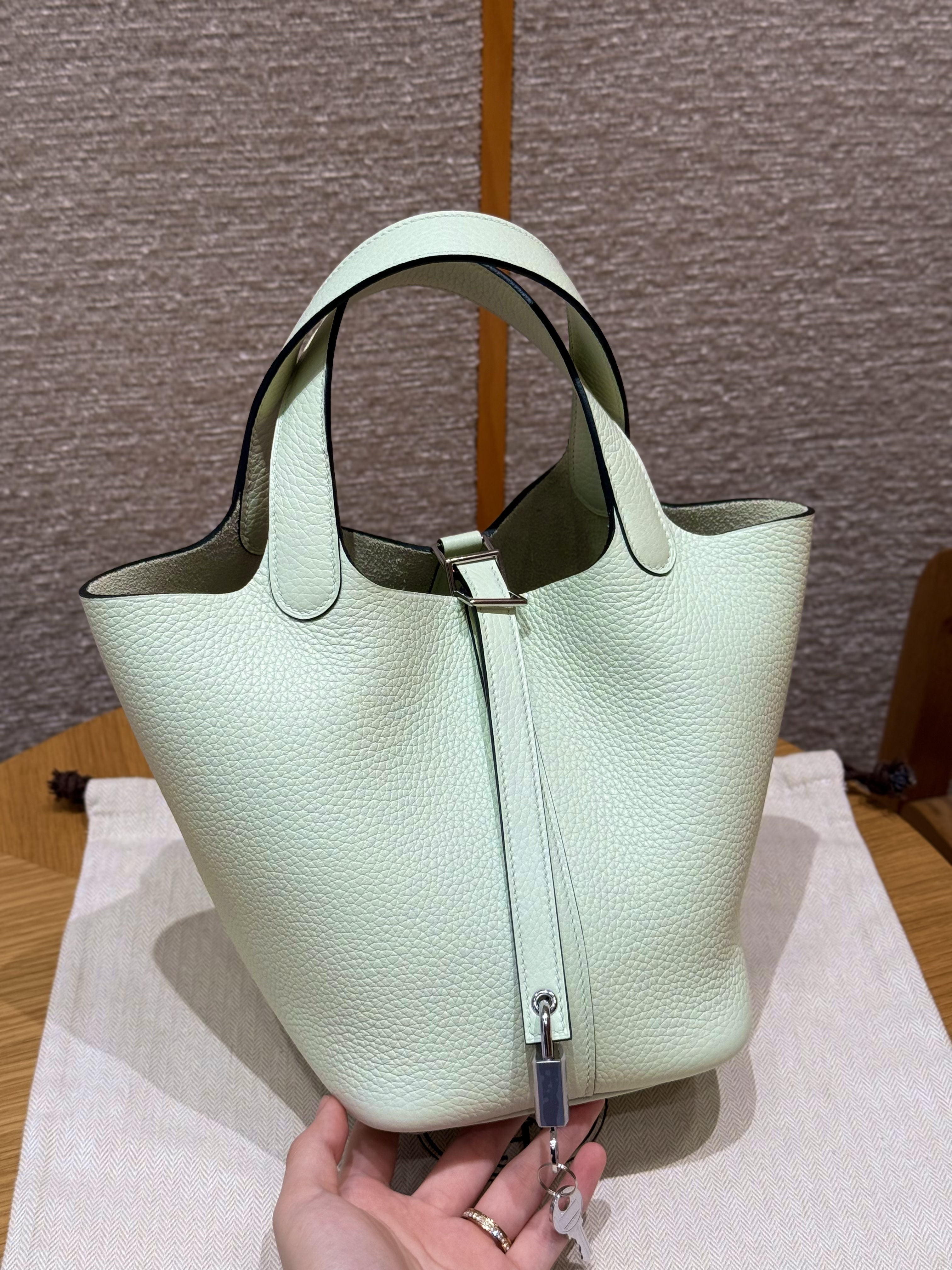Hermes Vert Fizz Clemence Picotin 18