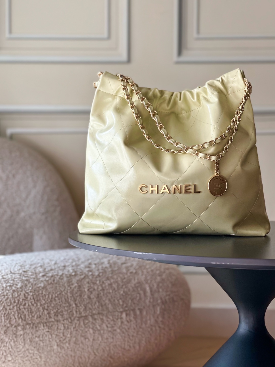 Chanel 22 Medium Handbag in Yellow Shiny Calfskin AS3261