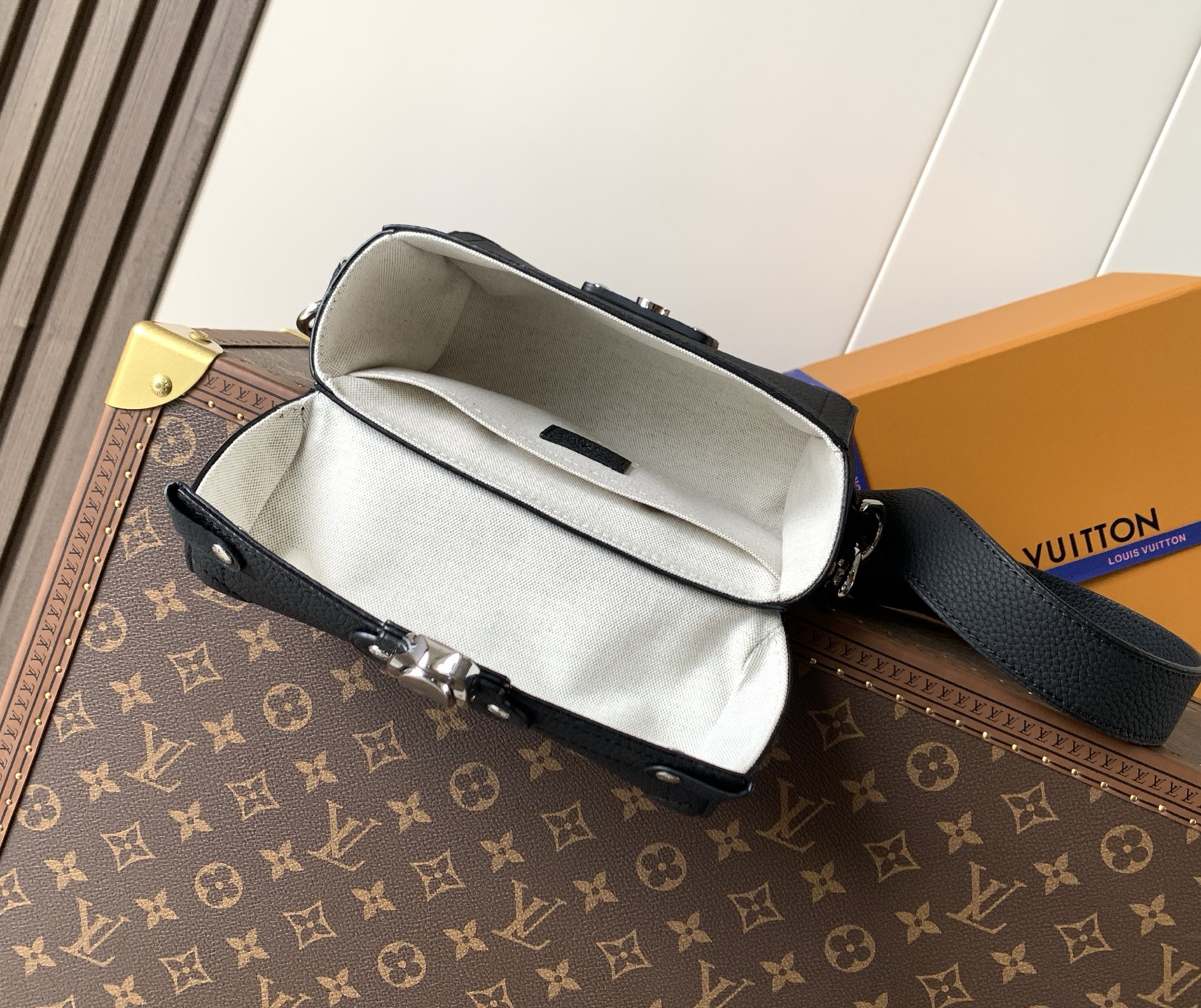 Louis Vuitton Soul Trunk handbag