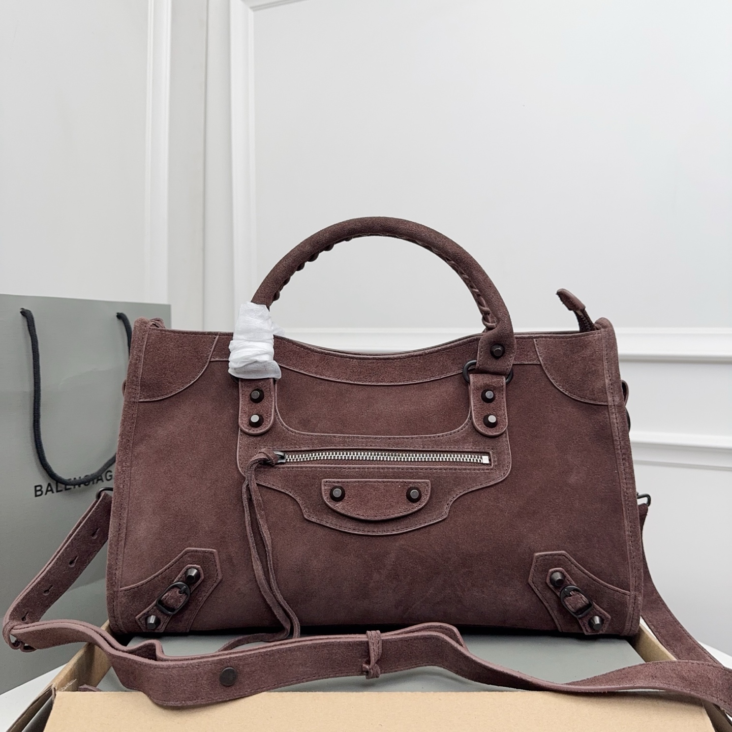 𝐁alenciaga Le City Bag Medium in dark Brown Suede