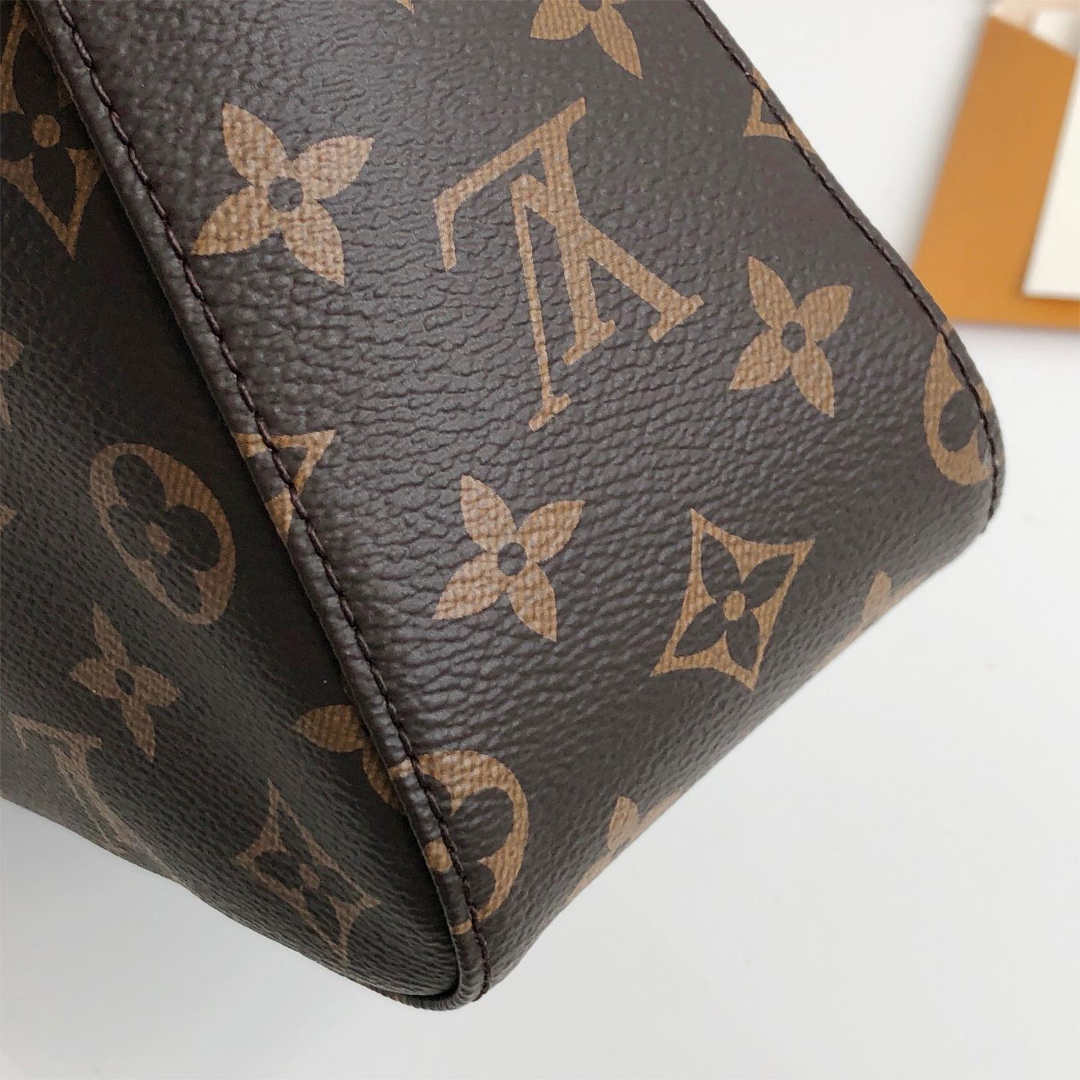 Louis Vuitton LV -Looping mm round handle shoulder bag
