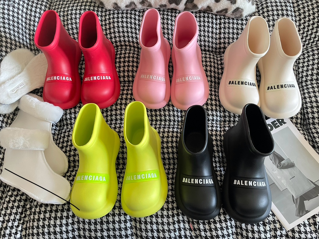 Balenciaga Squared Toe Logo Embossed Rubber Trooper Chunky Short Rain Boots - KAIROO