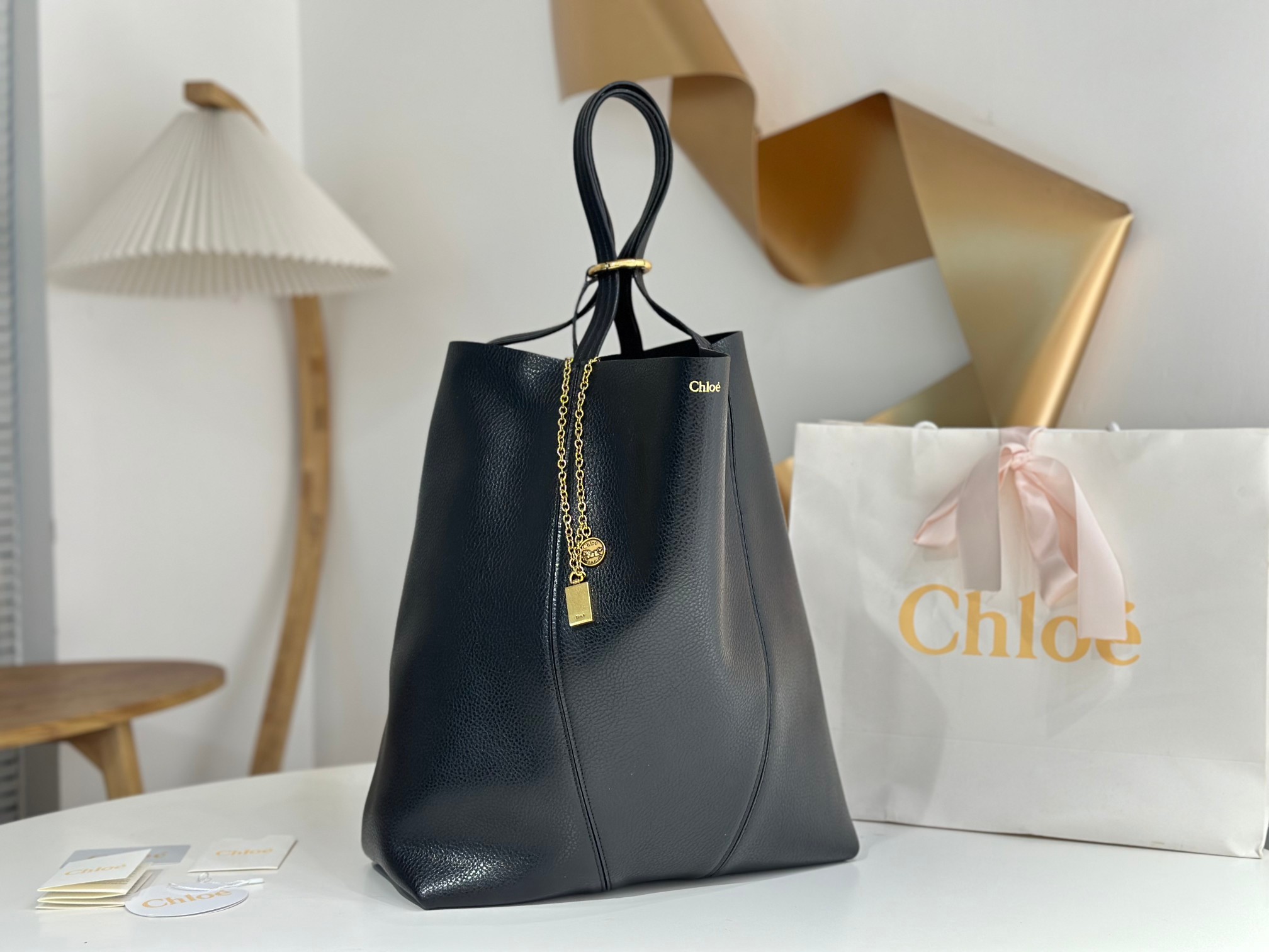 Chloe Large Spin Tote bag in Grained leather-Black
