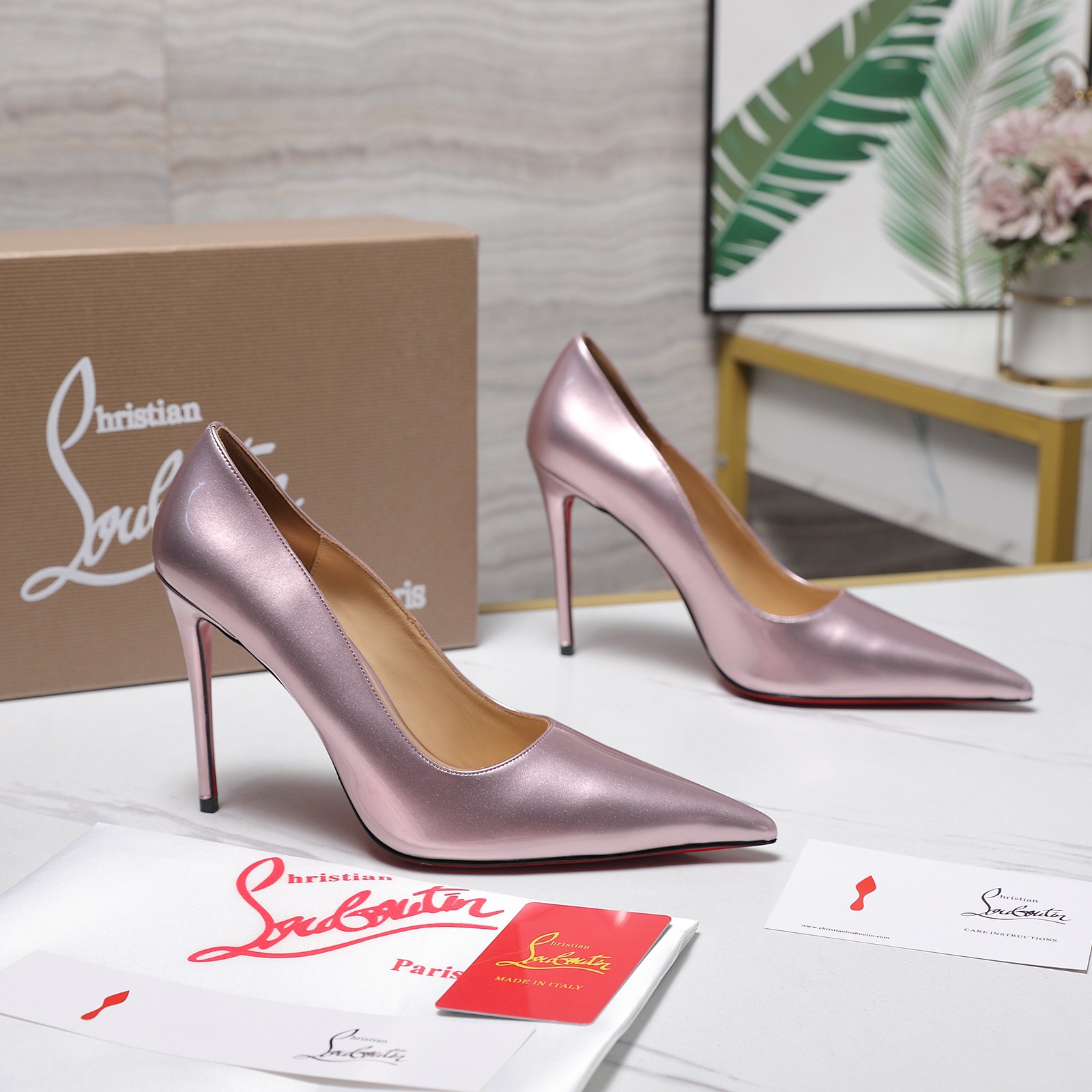 Christian Louboutin Metallic Shiny Pink leather Pump