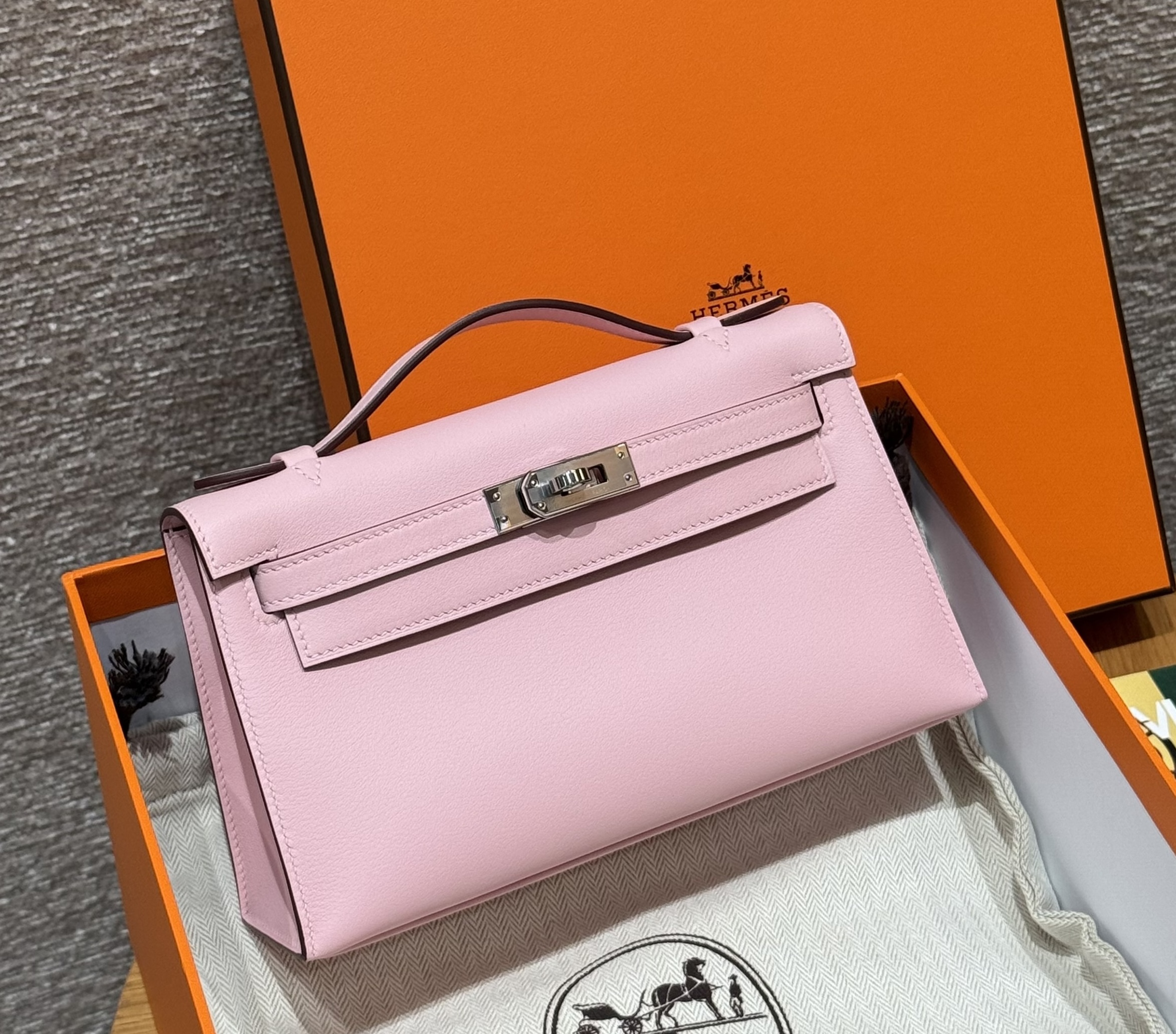 Hermes Rose Sakura Swift Kelly Pochette