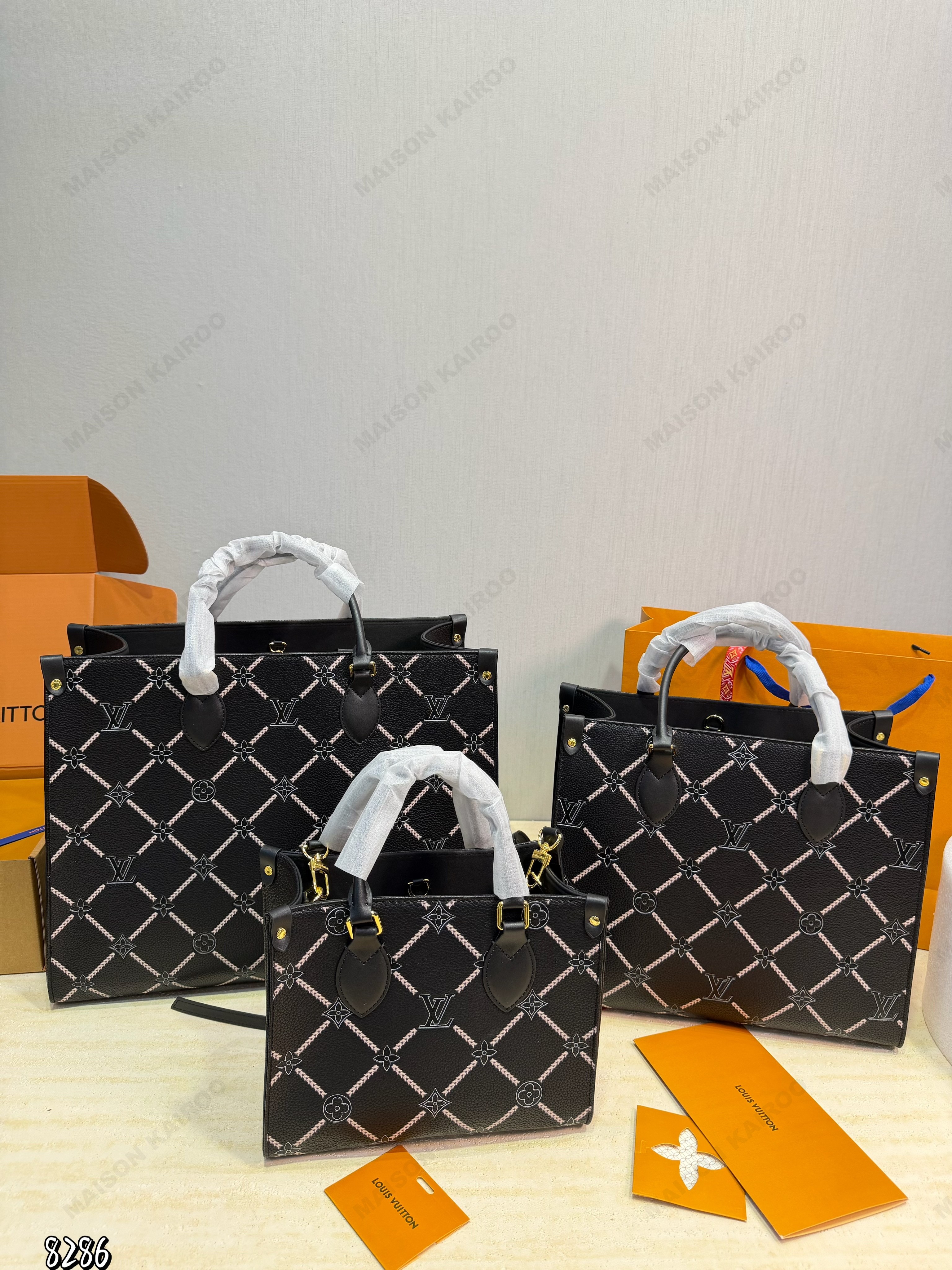Louis Vuitton LV OnTheGo PM/MM/GM Black Diamond Stitch Monogram Empreinte Leather Top Handle Tote Bag - KAIROO