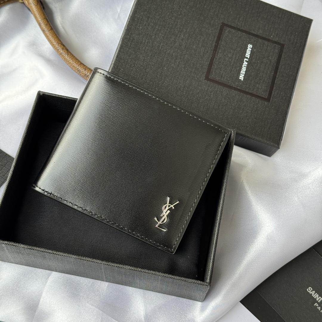Saint Laurent Black Cassandre East-west Wallet in Smooth Leather