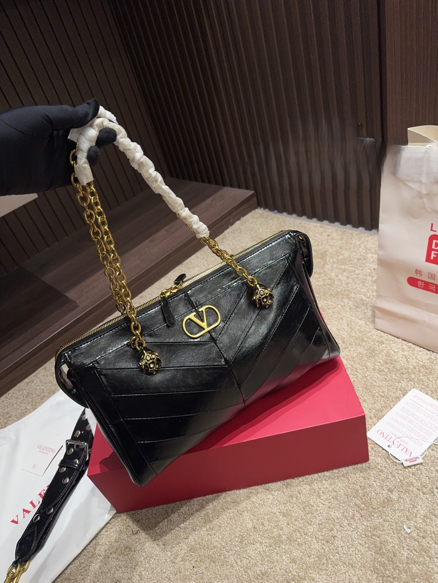 Valentino Garavani Panthea Black Chevron Quilted Color-block Leather Enameled Feline Head Shoulder Bag - KAIROO