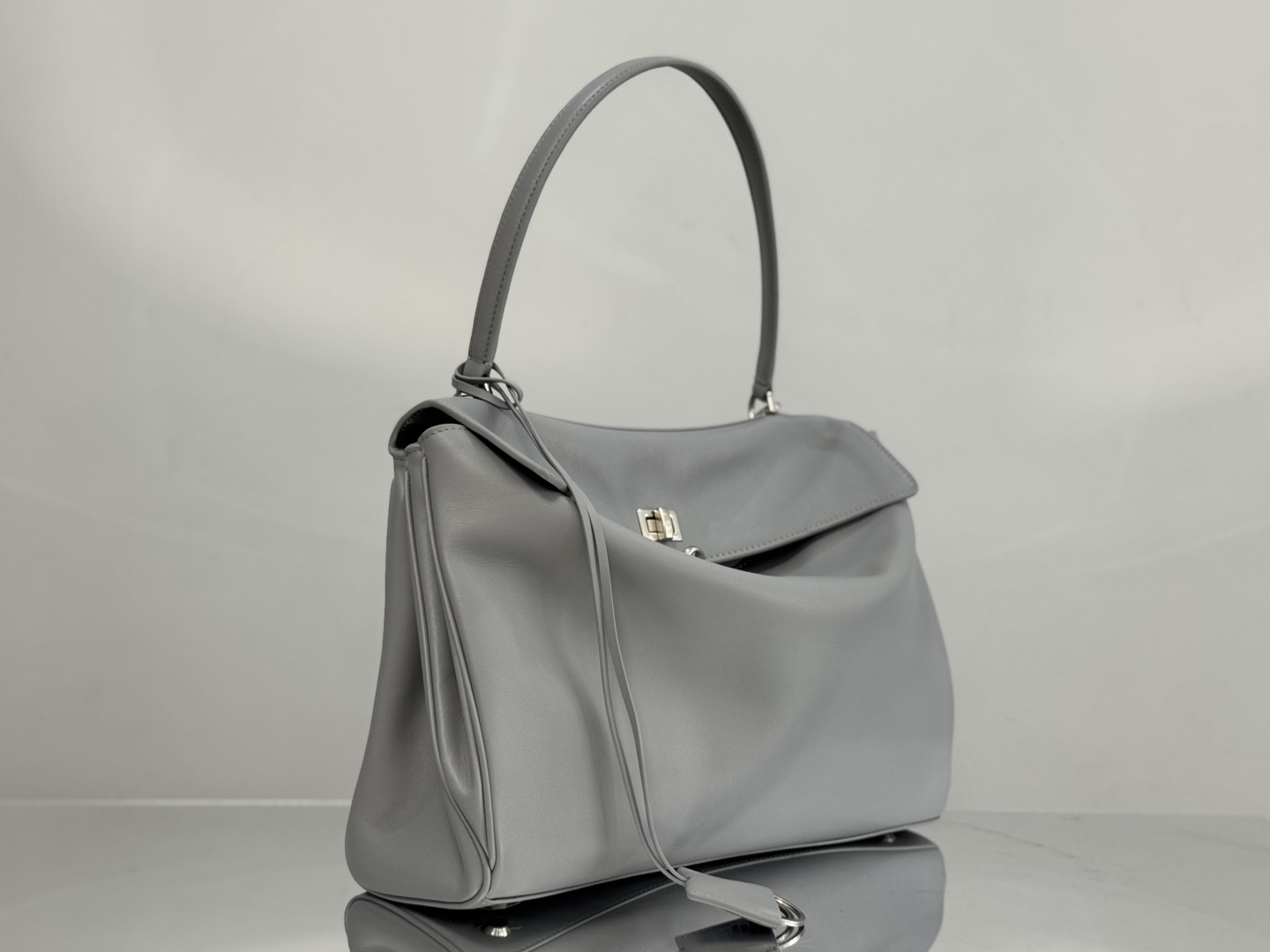 𝐁alenciaga Women's Rodeo Handbag Medium Bag in Grey