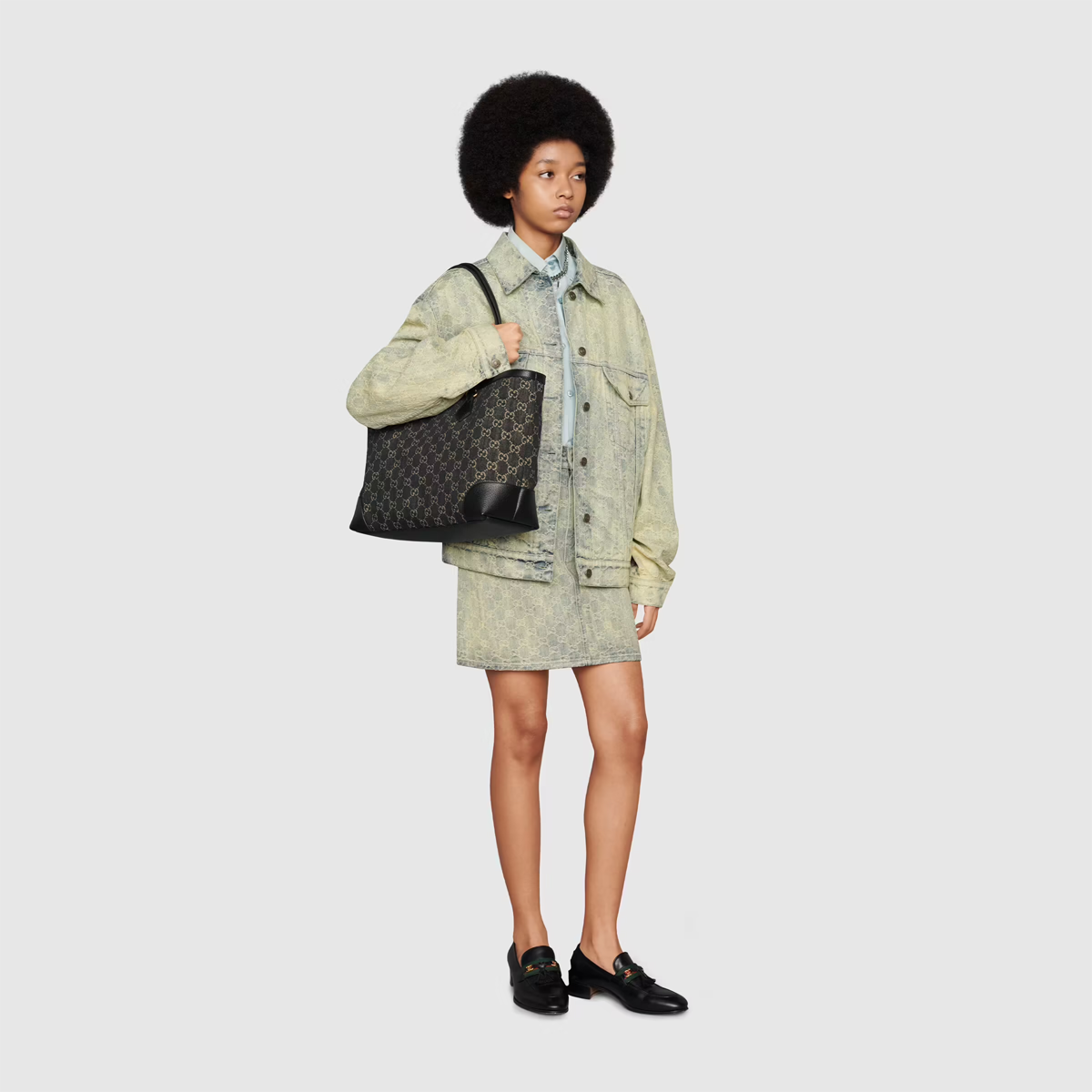 Gucci medium tote with Web 631685