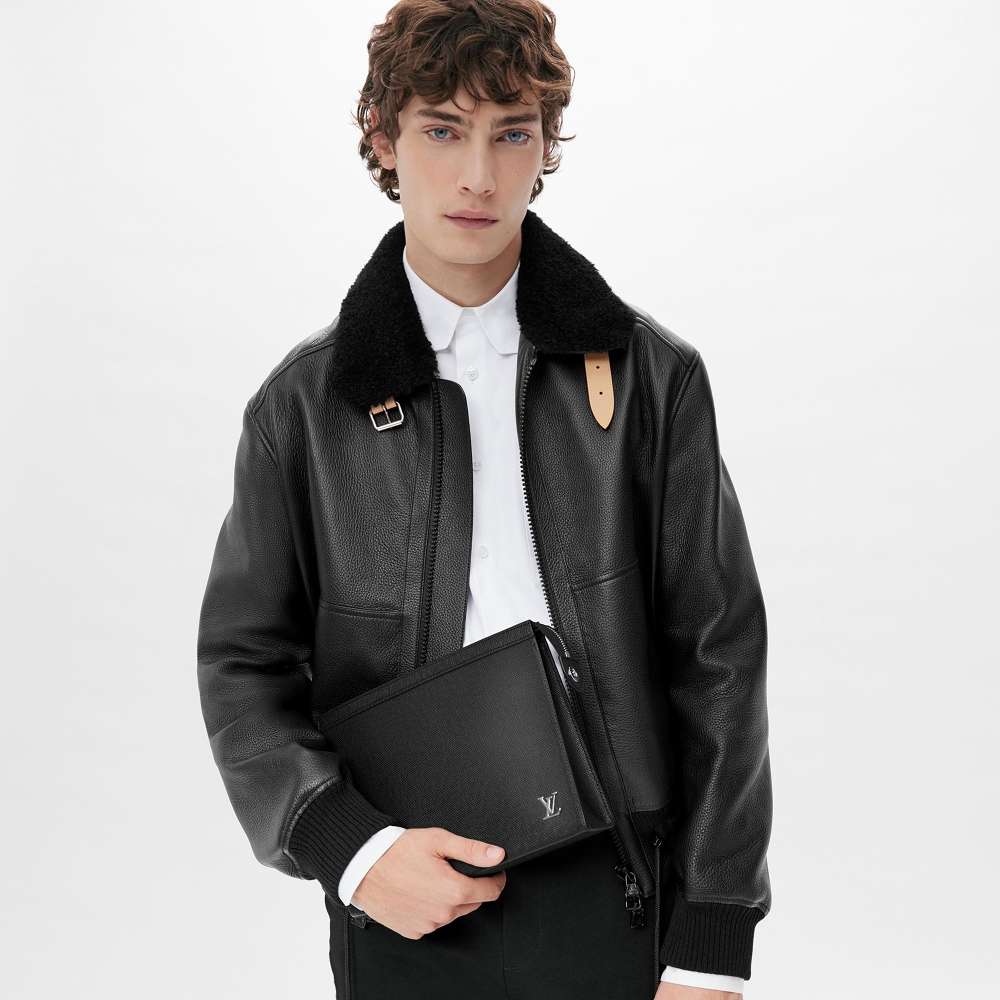 Pochette Voyage Taïga Leather M30450