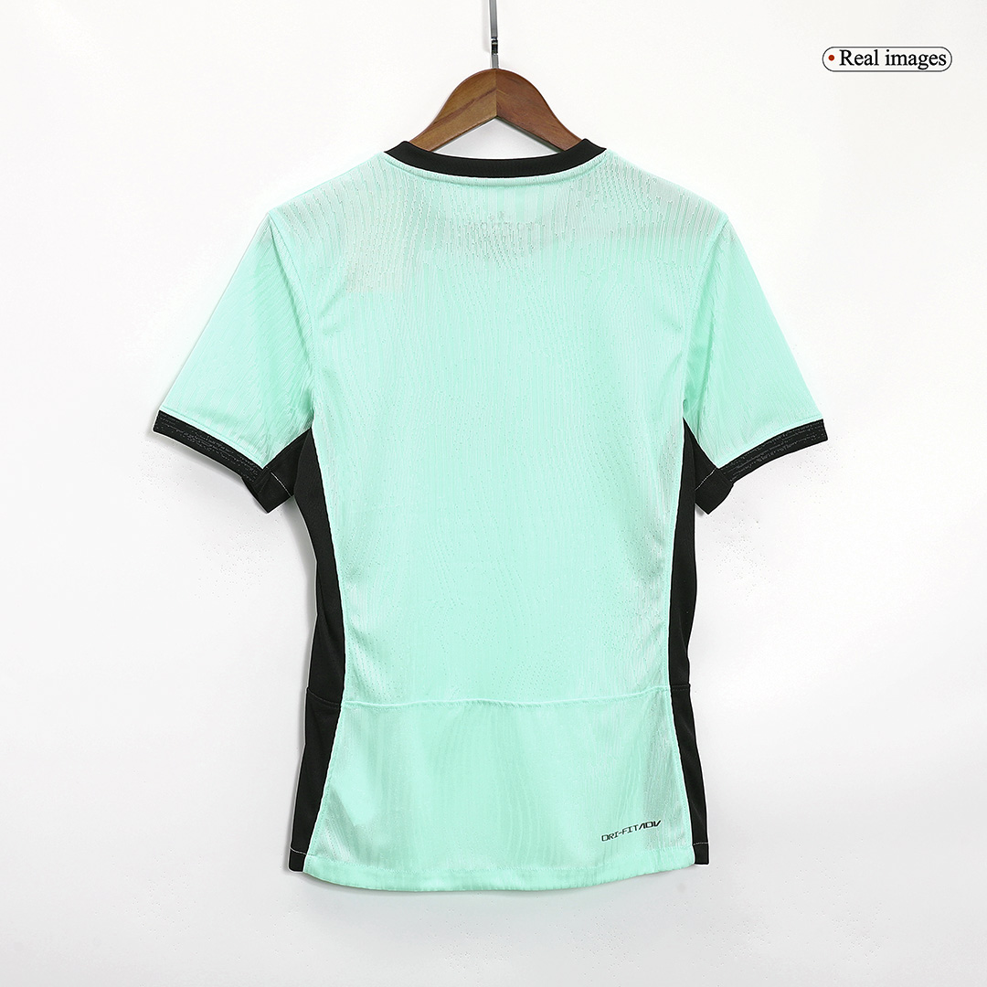 Player Chelsea third away 2023/24