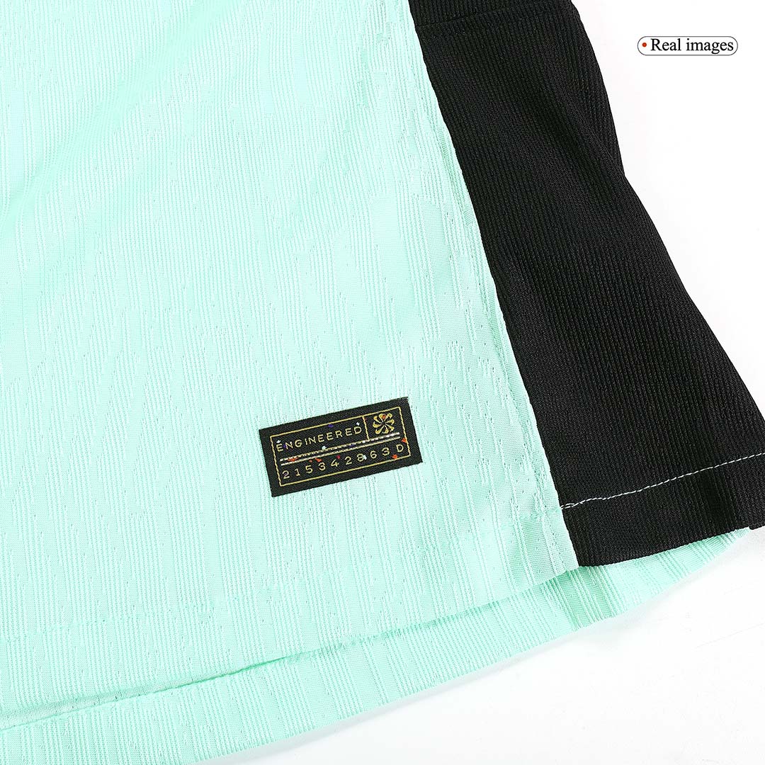 Player Chelsea third away 2023/24