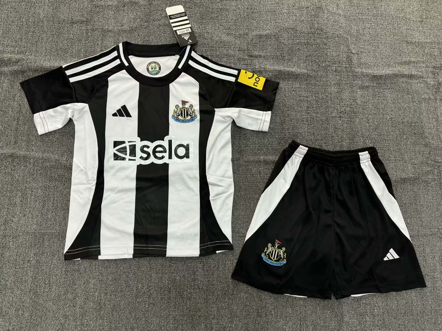 2024/2025 Newcastle United Home Football Jersey Shirt 1:1 Thai Quality Kids Size