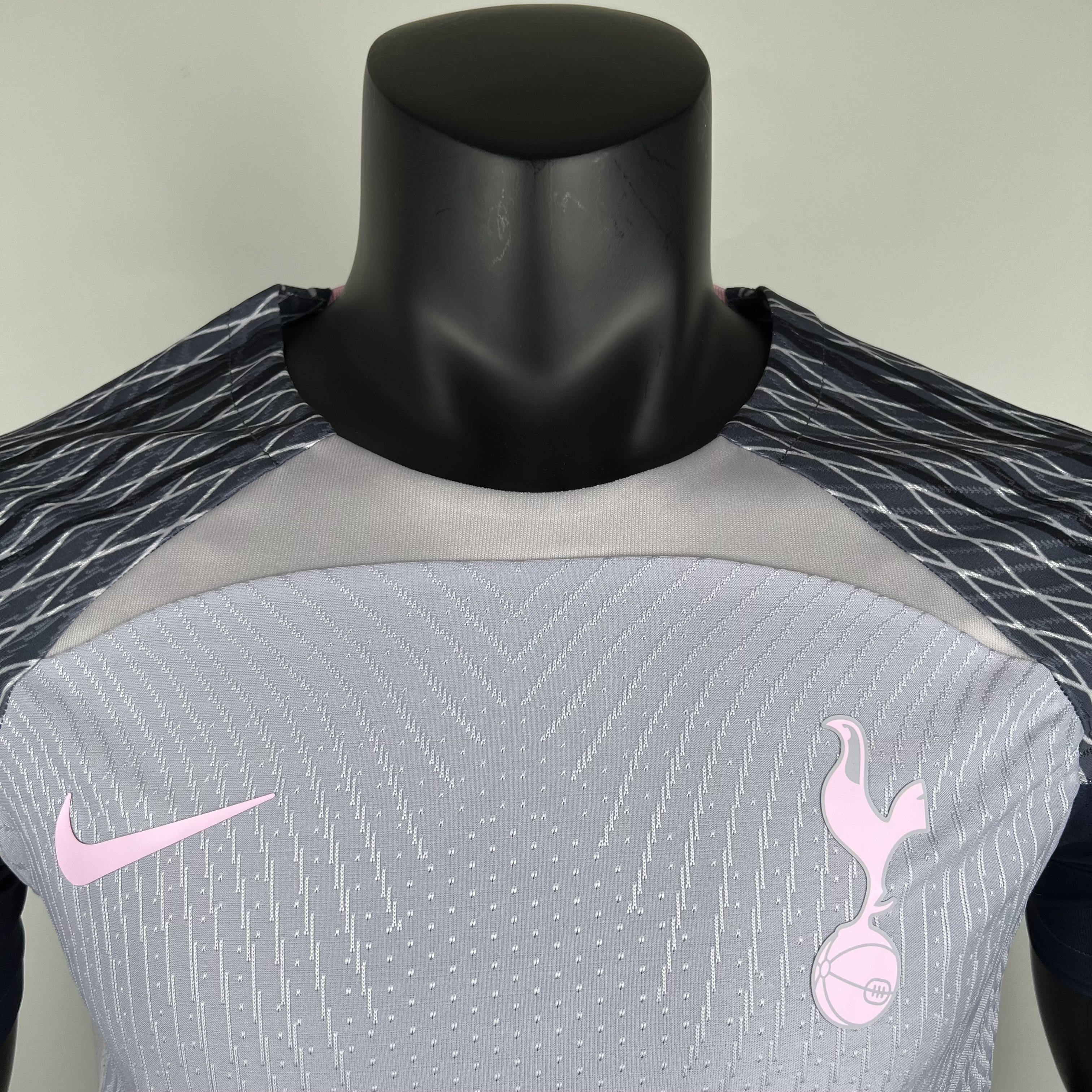 player version Tottenham Hotspur training suit 2023/24