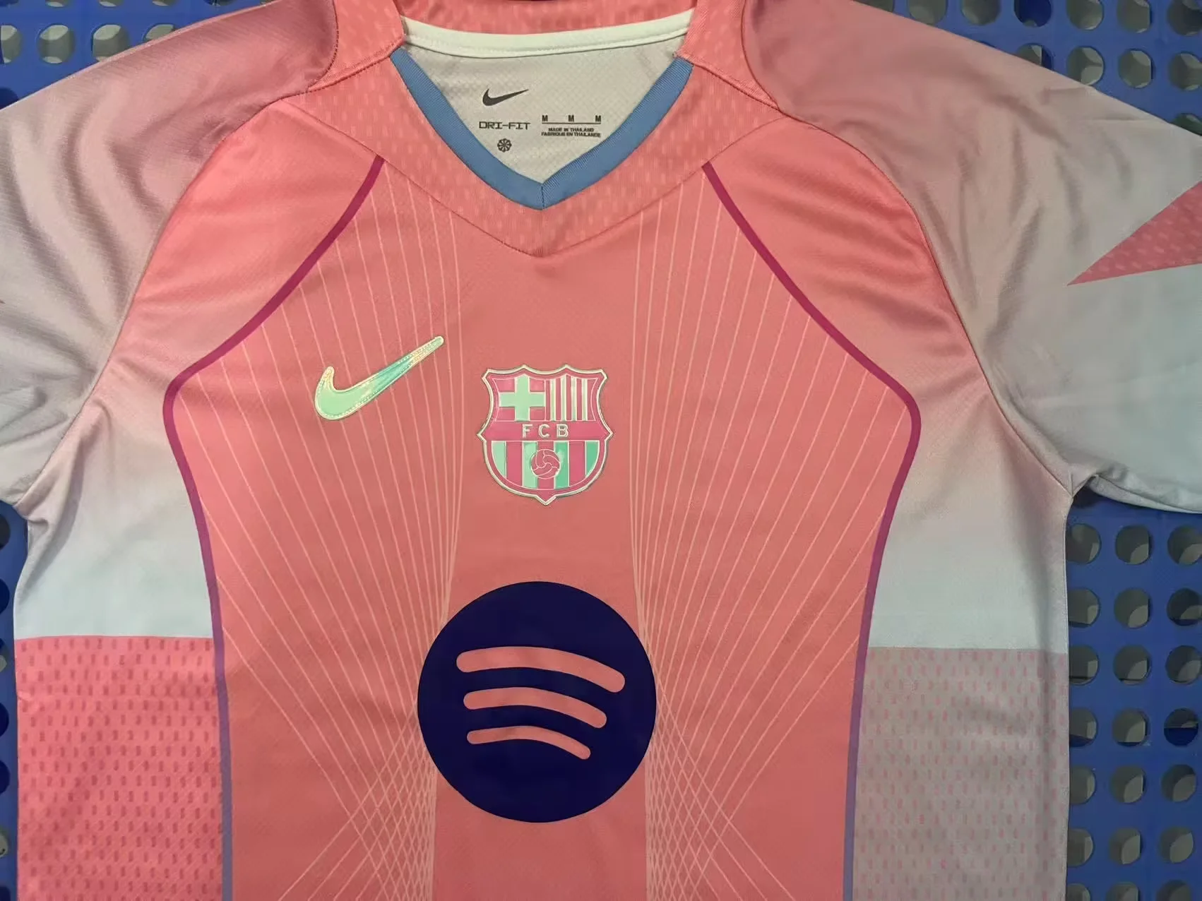 2025/2026 Barcelona Special Edition Pink Football Shirt 1:1 Thai Quality
