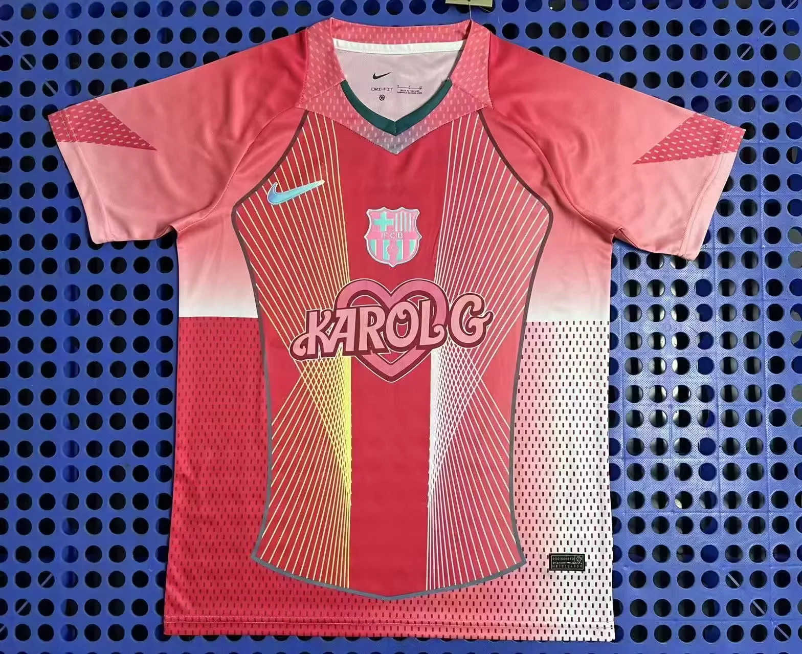 2025/2026 Barcelona Special Edition Pink Heart-shaped Football Shirt 1:1 Thai Quality
