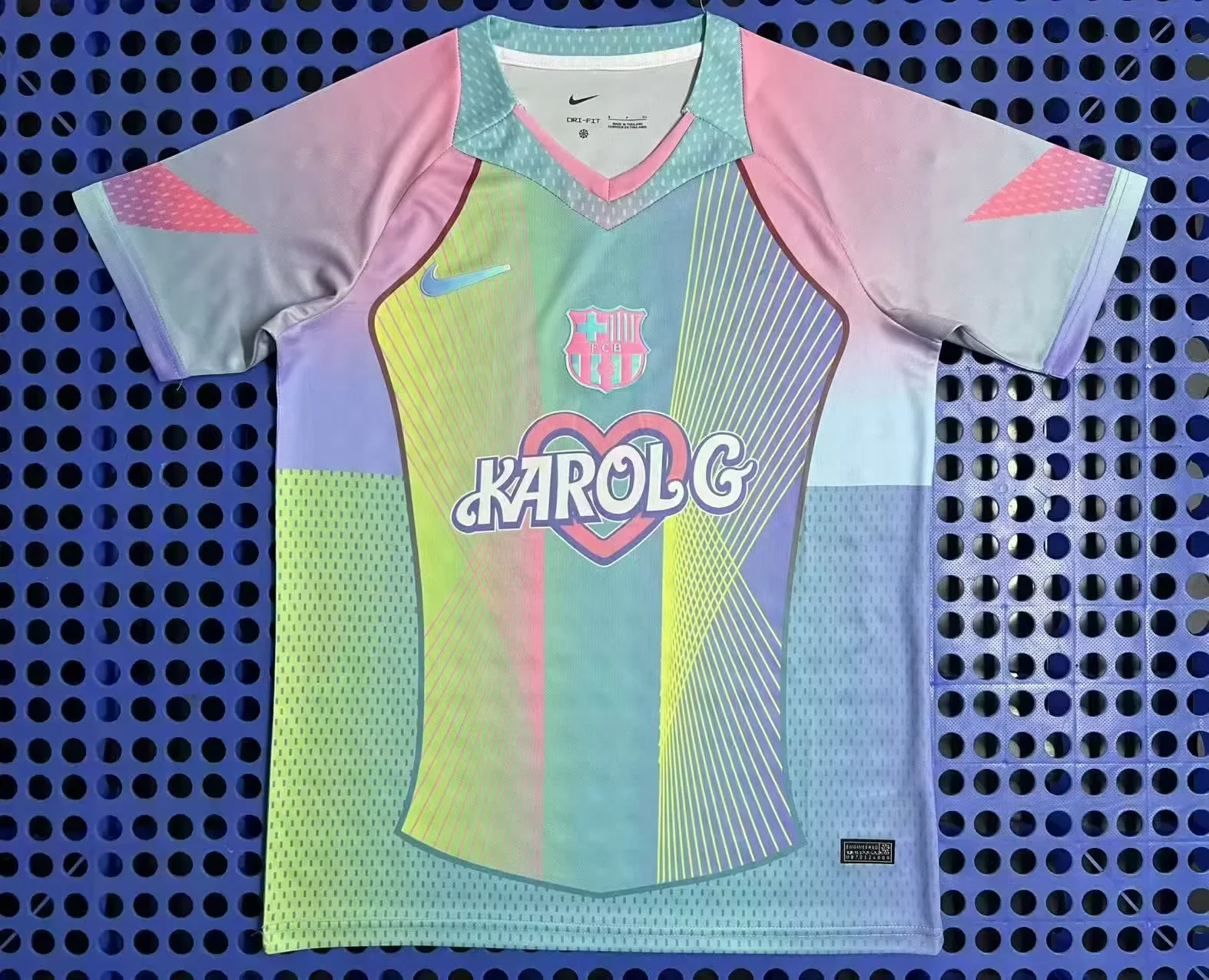 2025/2026 Barcelona Special Edition Light Green Heart-shaped Football Shirt 1:1 Thai Quality