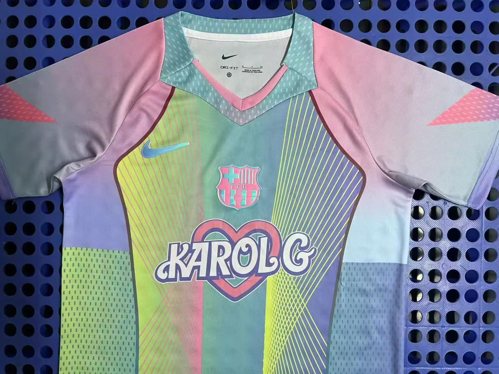 2025/2026 Barcelona Special Edition Light Green Heart-shaped Football Shirt 1:1 Thai Quality