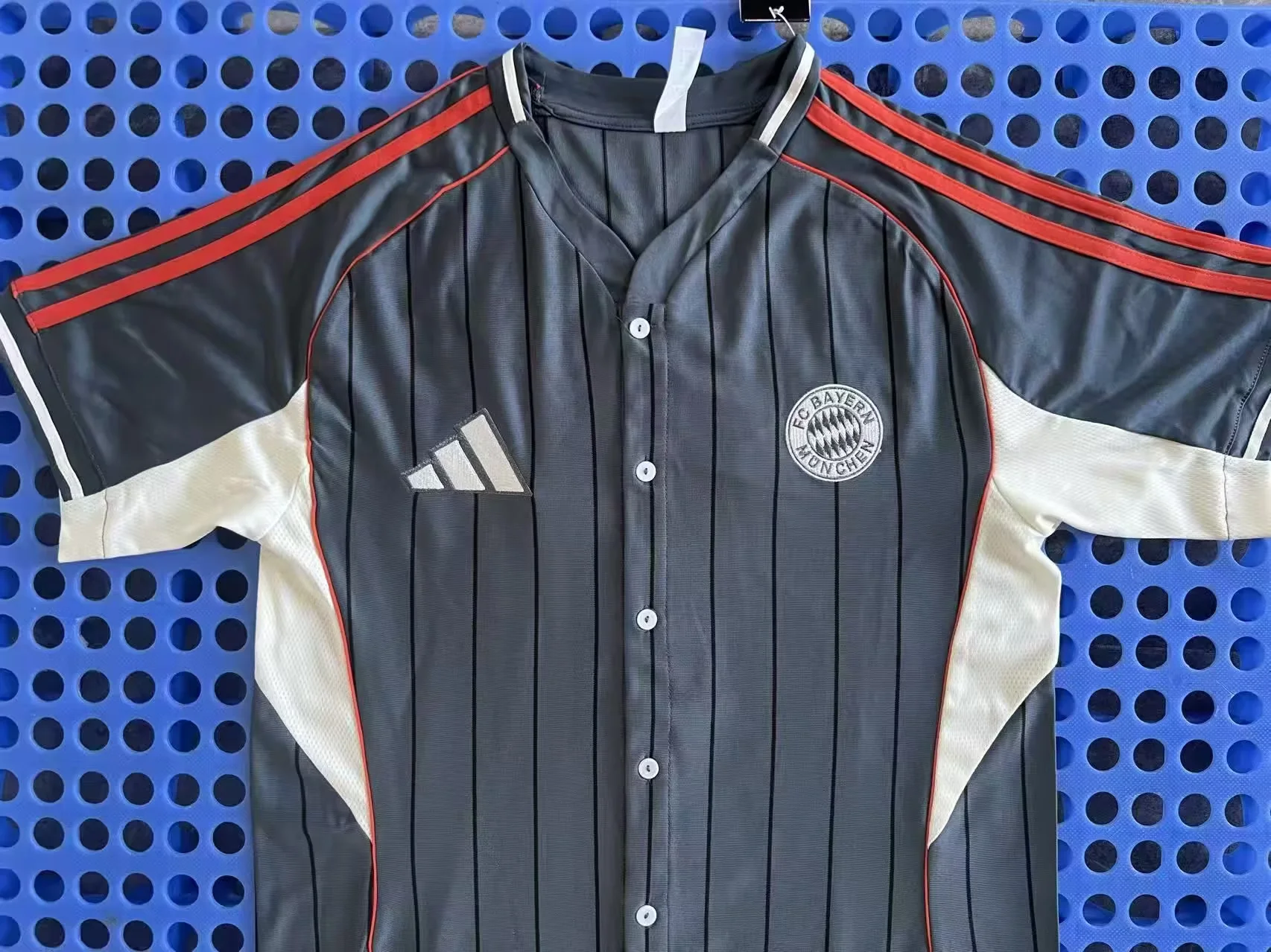 2025-26 Bayern Munich home Baseball Uniform Grey jersey 1:1