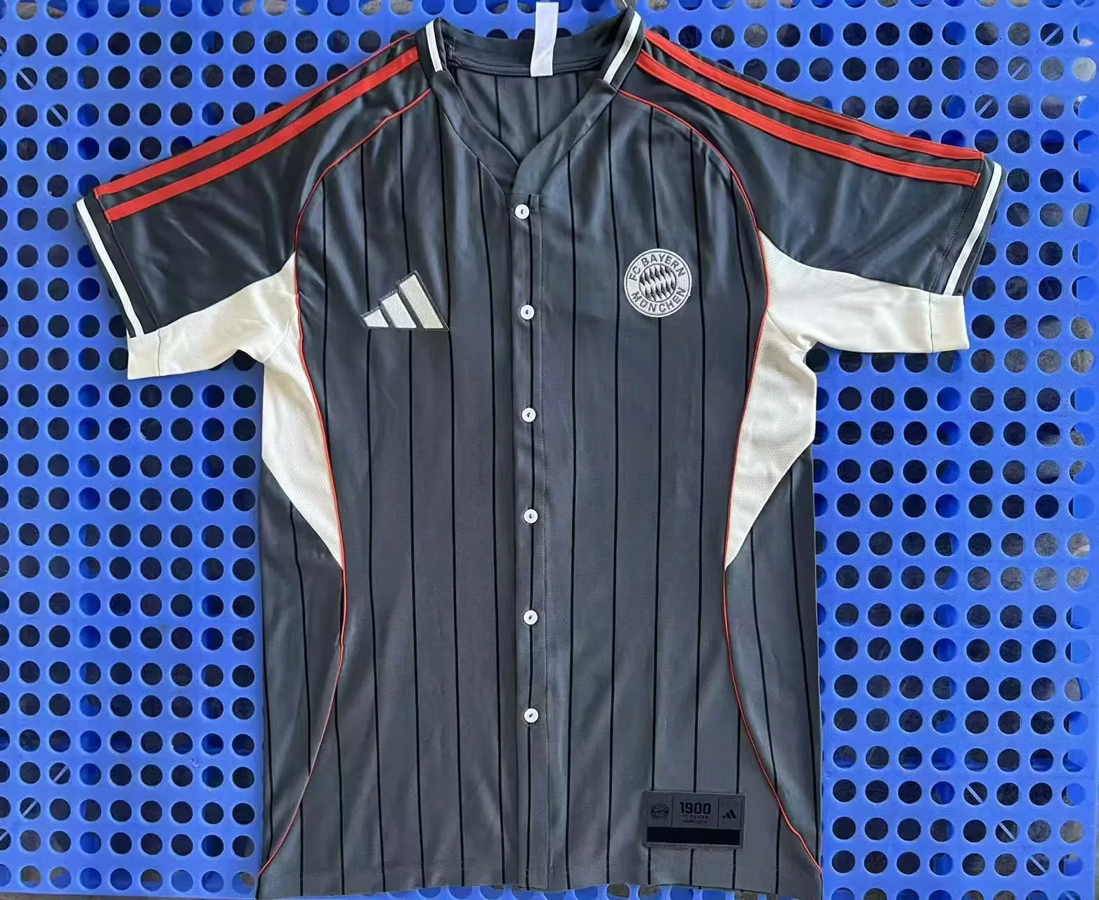 2025-26 Bayern Munich home Baseball Uniform Grey jersey 1:1