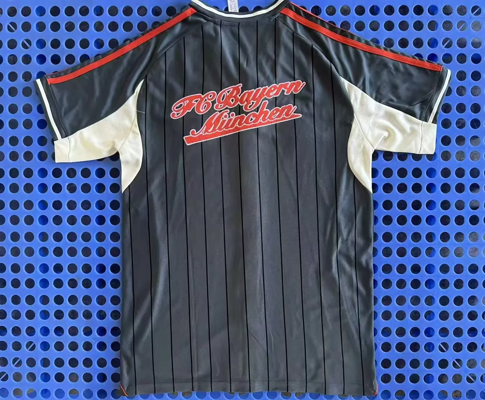 2025-26 Bayern Munich home Baseball Uniform Grey jersey 1:1