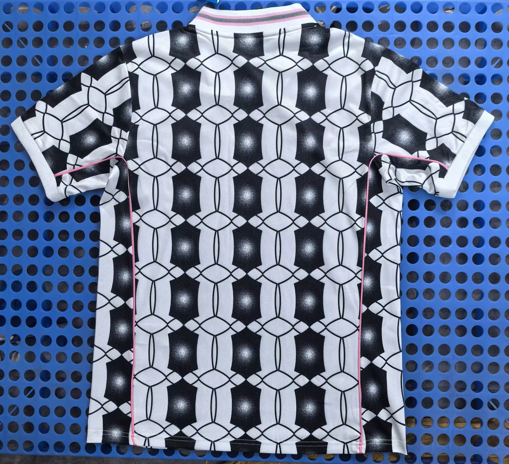 2025_ Juventus Retro Levver White and Black Fans Soccer Jersey