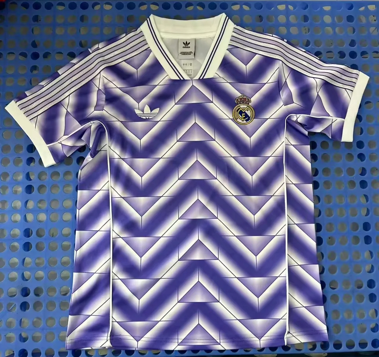2025-26 Real Madrid Retro Levver Purple fans Soccer jersey 1:1