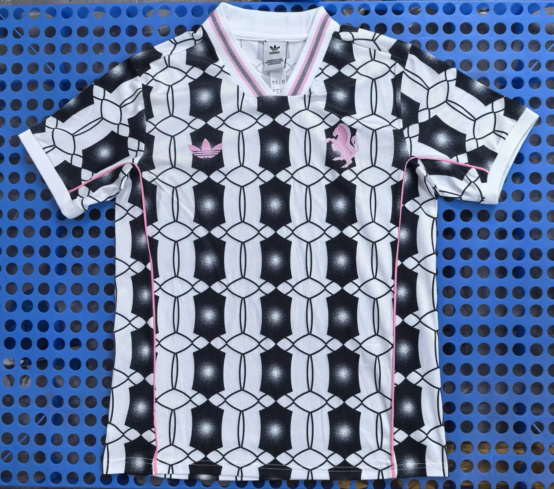 2025_ Juventus Retro Levver White and Black Fans Soccer Jersey