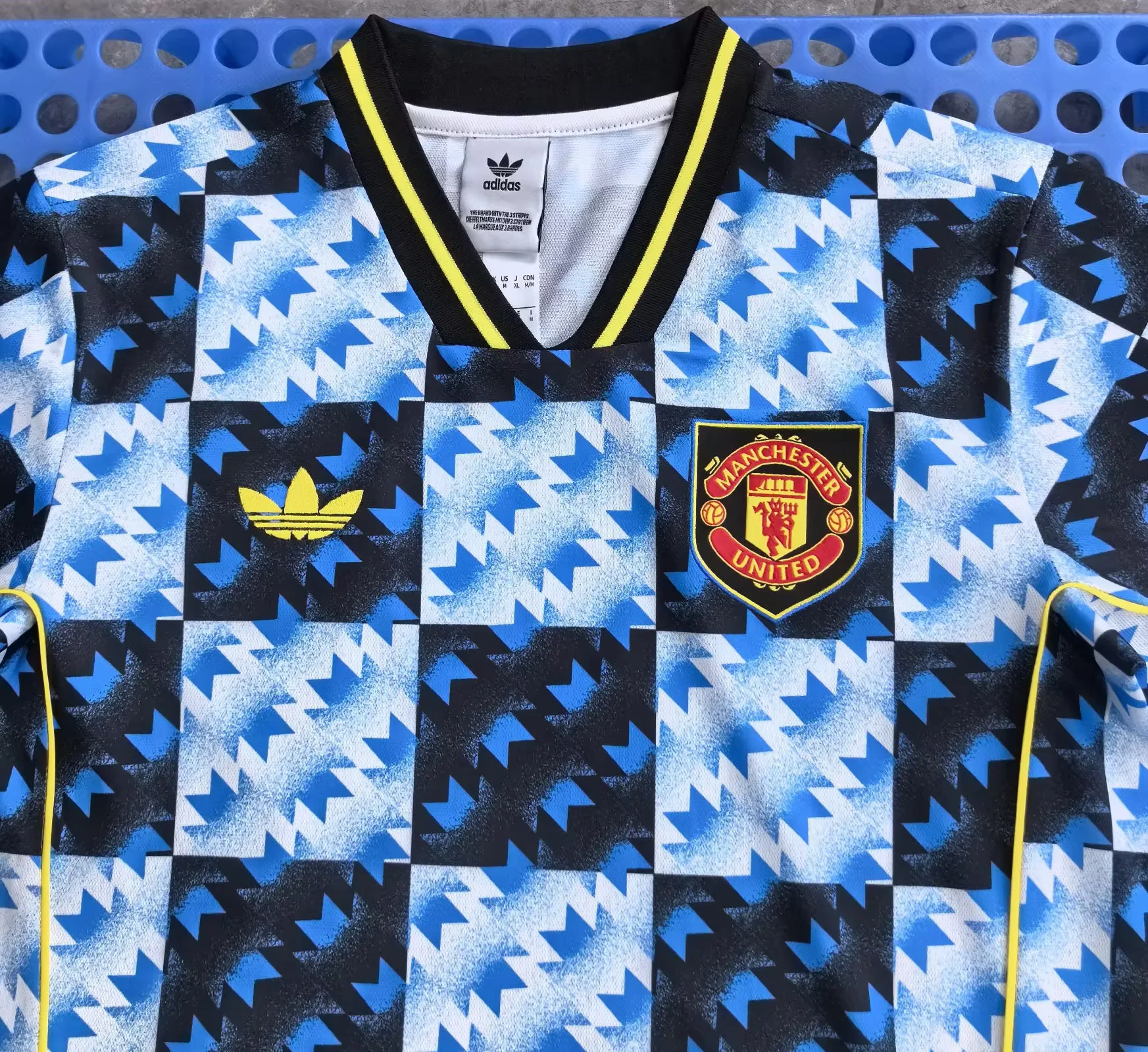 2025-26 Manchester United Retro levver Blue Fans Football Shirt 1:1 Thai Quality