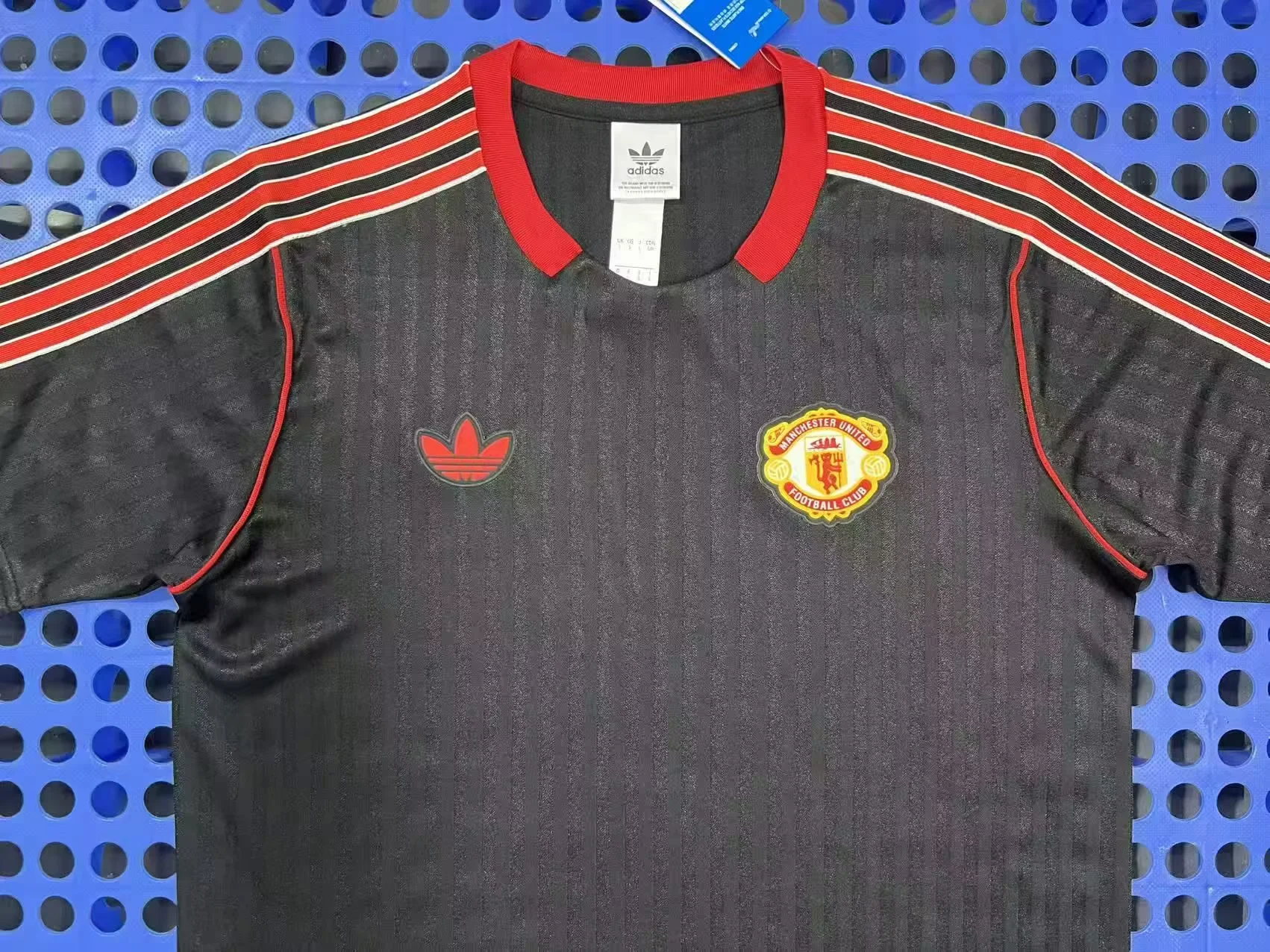 2025 Manchester United Retro levver Black Fans Football Shirt 1:1 Thai Quality