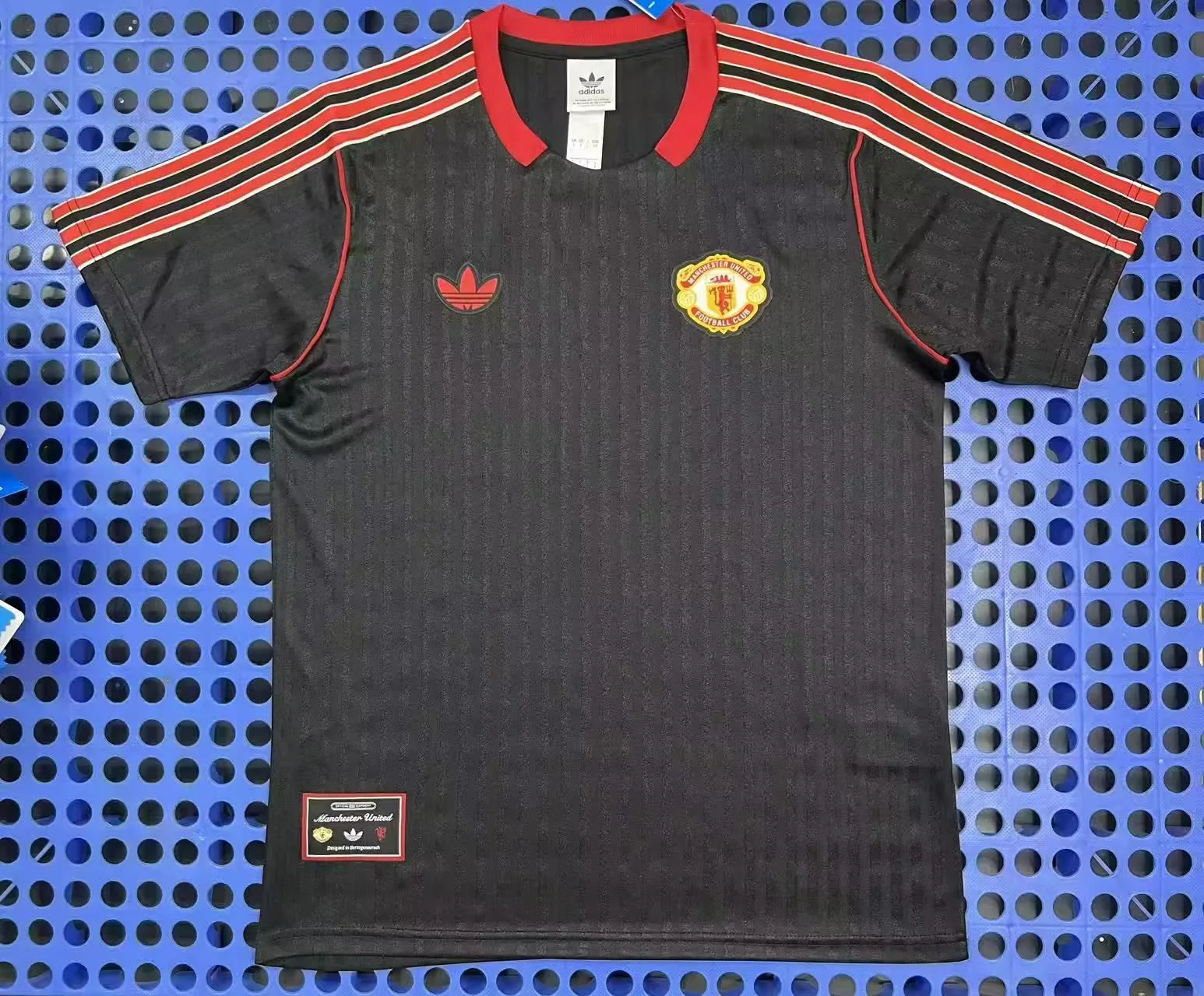 2025 Manchester United Retro levver Black Fans Football Shirt 1:1 Thai Quality