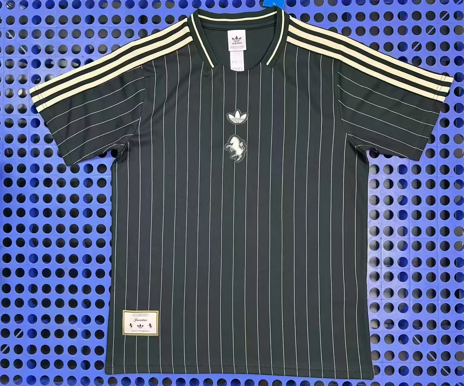 2025_ Juventus Retro Levver Black Fans Soccer Jersey