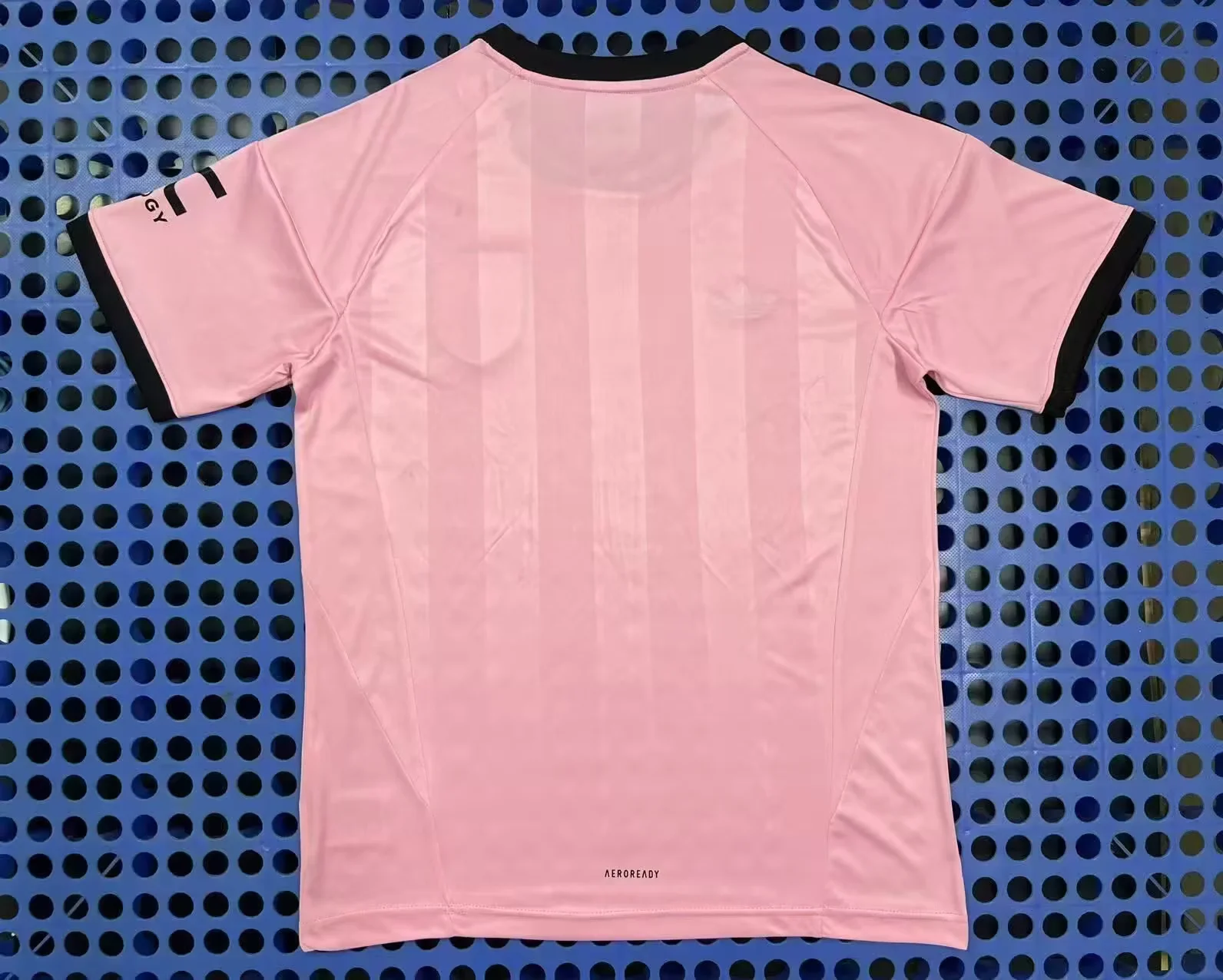 2025 Manchester United Goalkeeper levver Pink Fans Football Shirt 1:1 Thai Quality