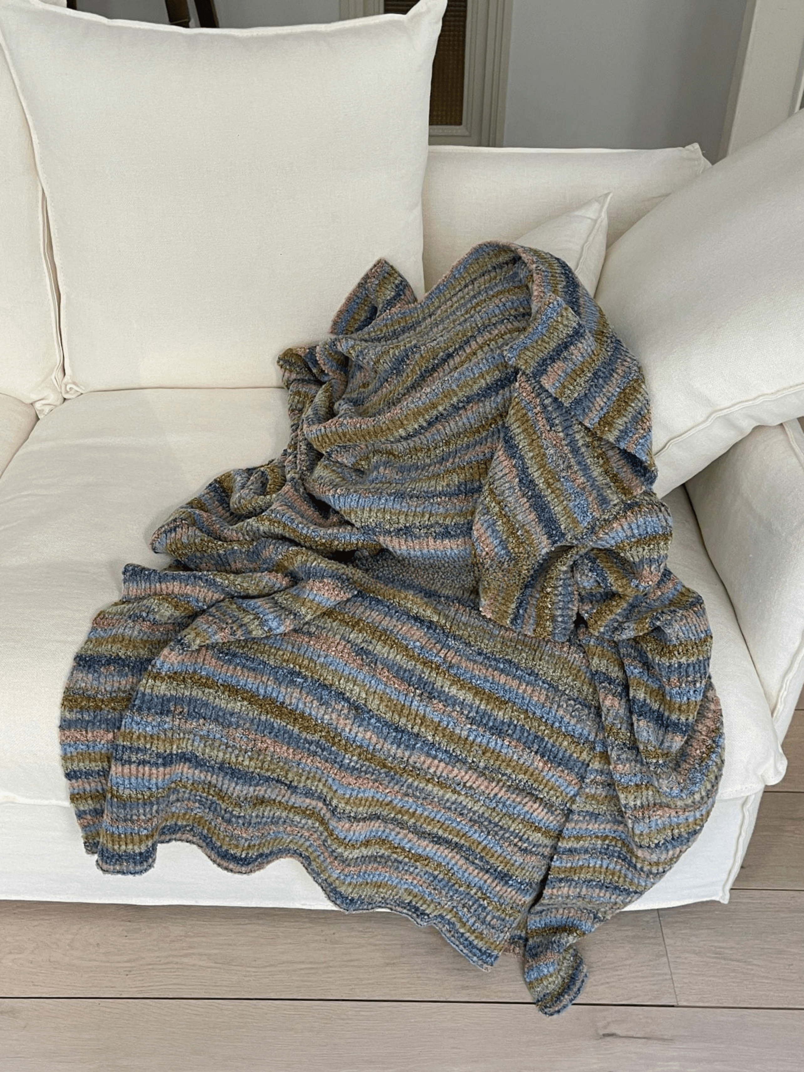 French Vintage Throw Blanket