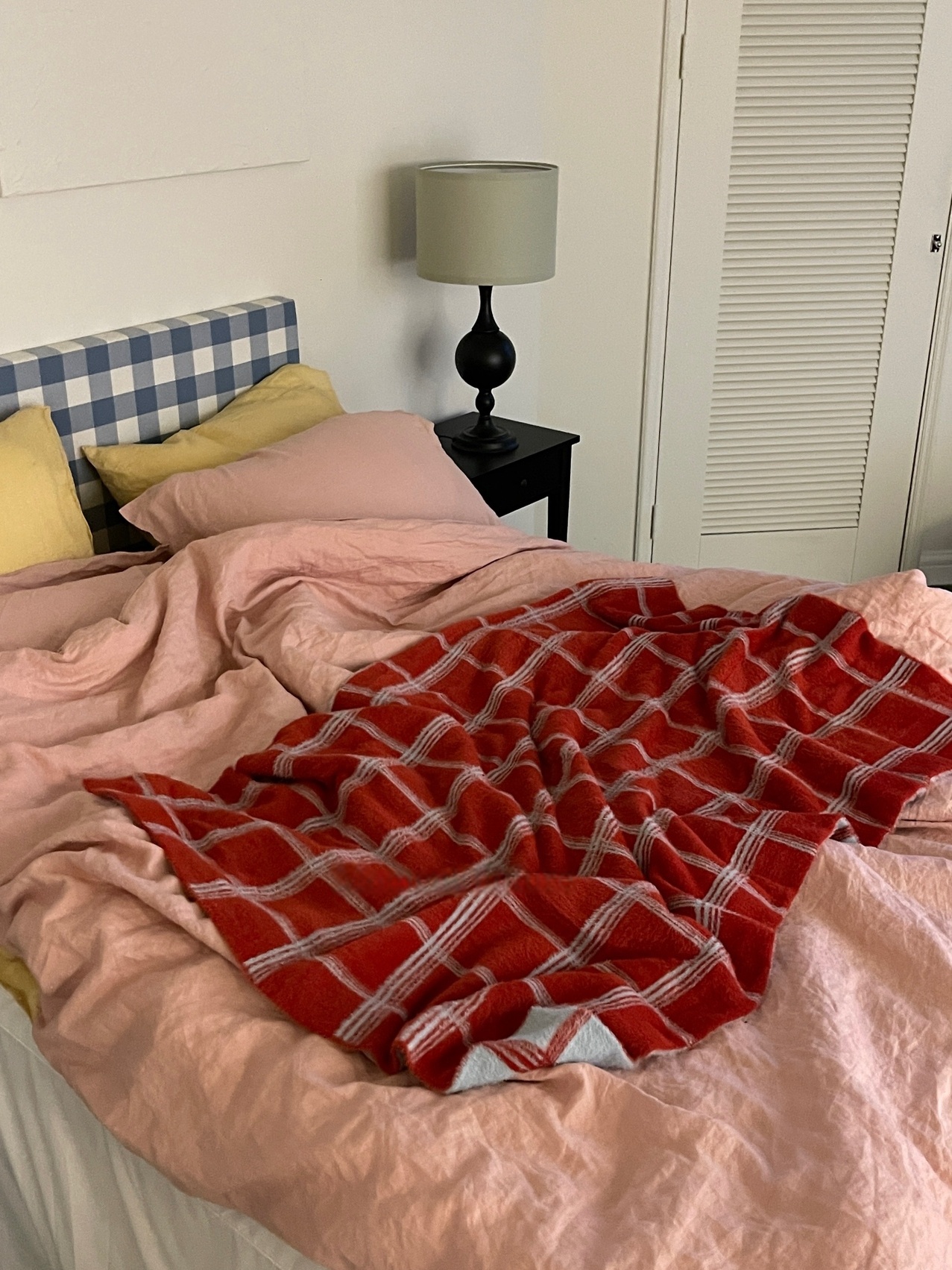 Classic Comfort: Vintage Red Plaid Throw Blanket