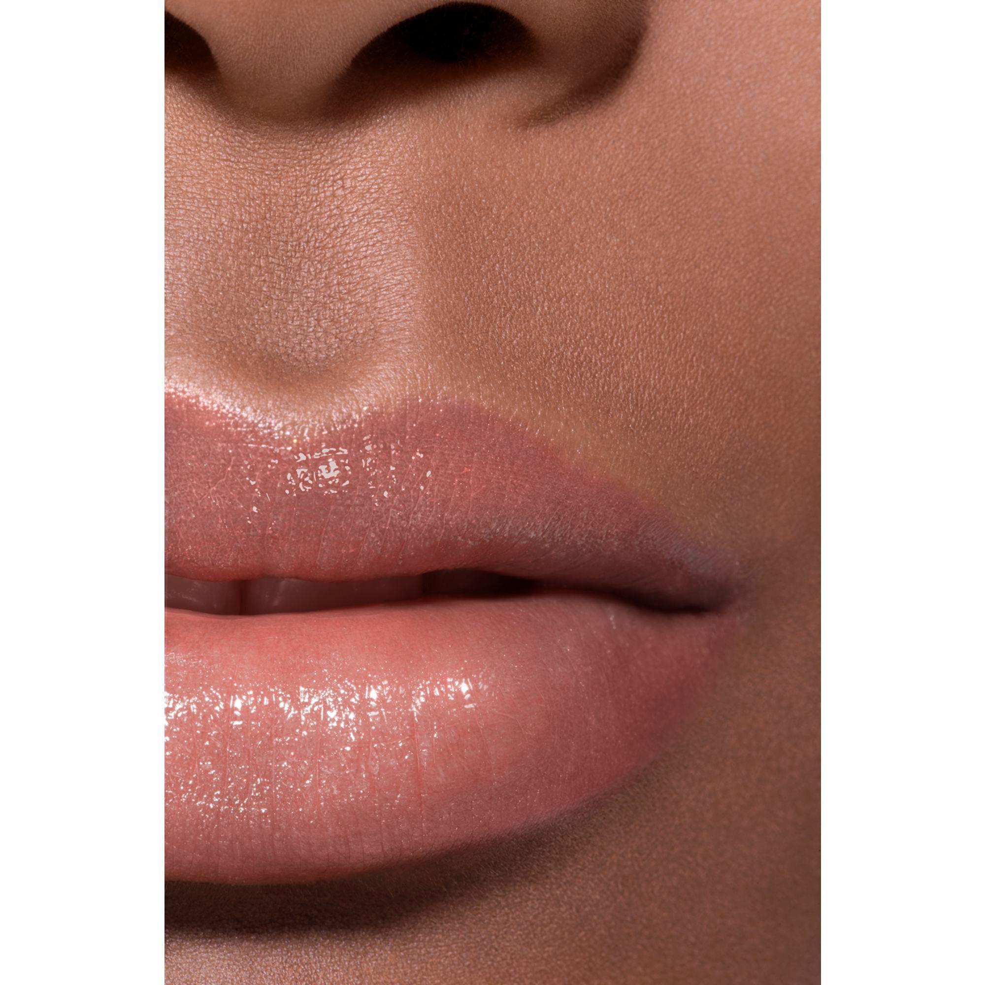 CHANEL ROUGE COCO FLASH colour, shine, intensity in a flash