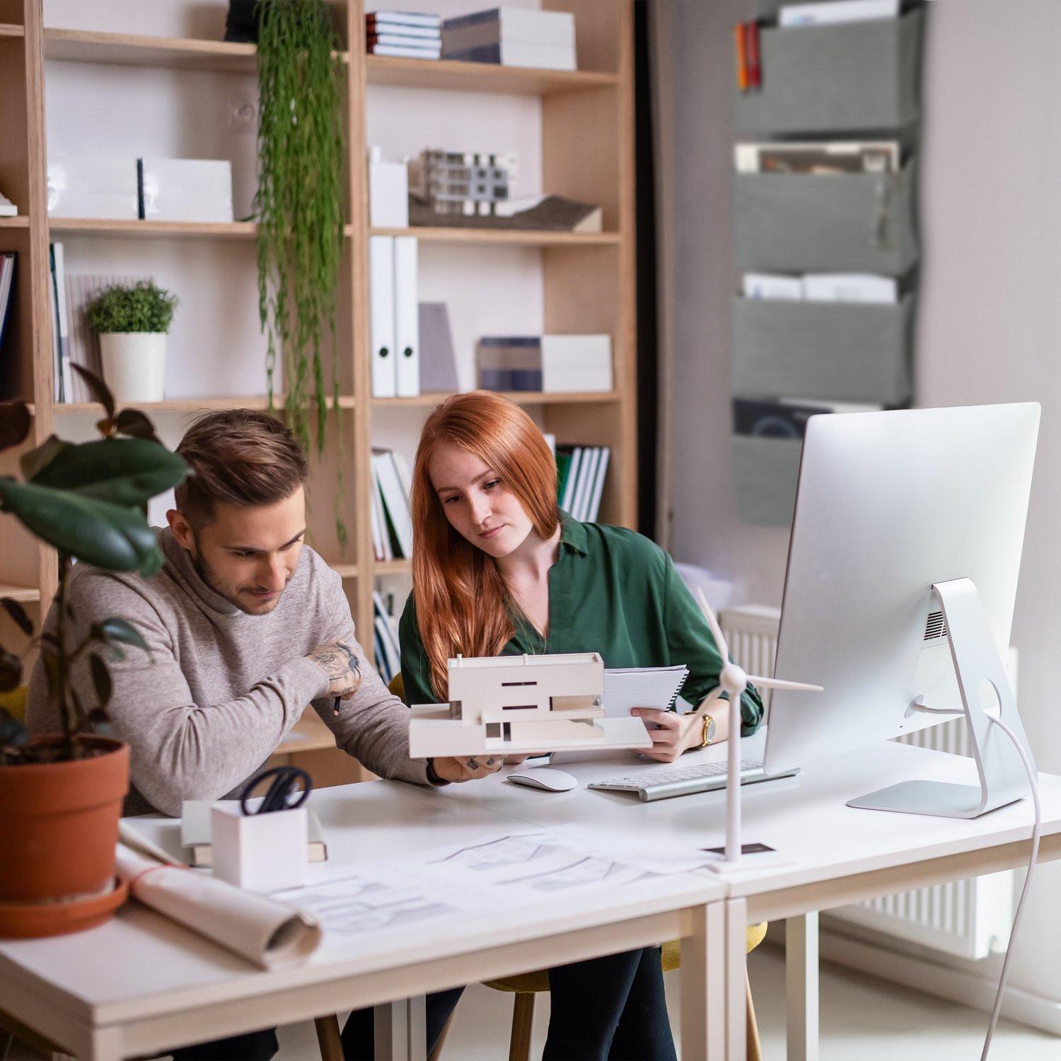 B2X Blumenkasten auf Holzbeinen