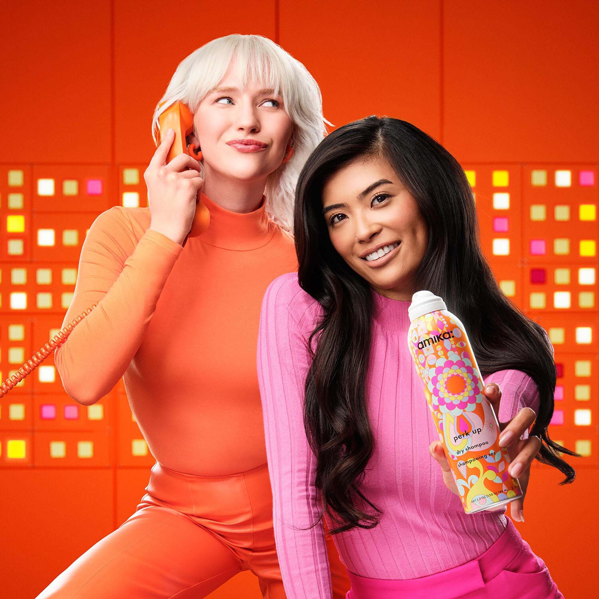 amika Perk Up - Talkumfreies Trockenshampoo